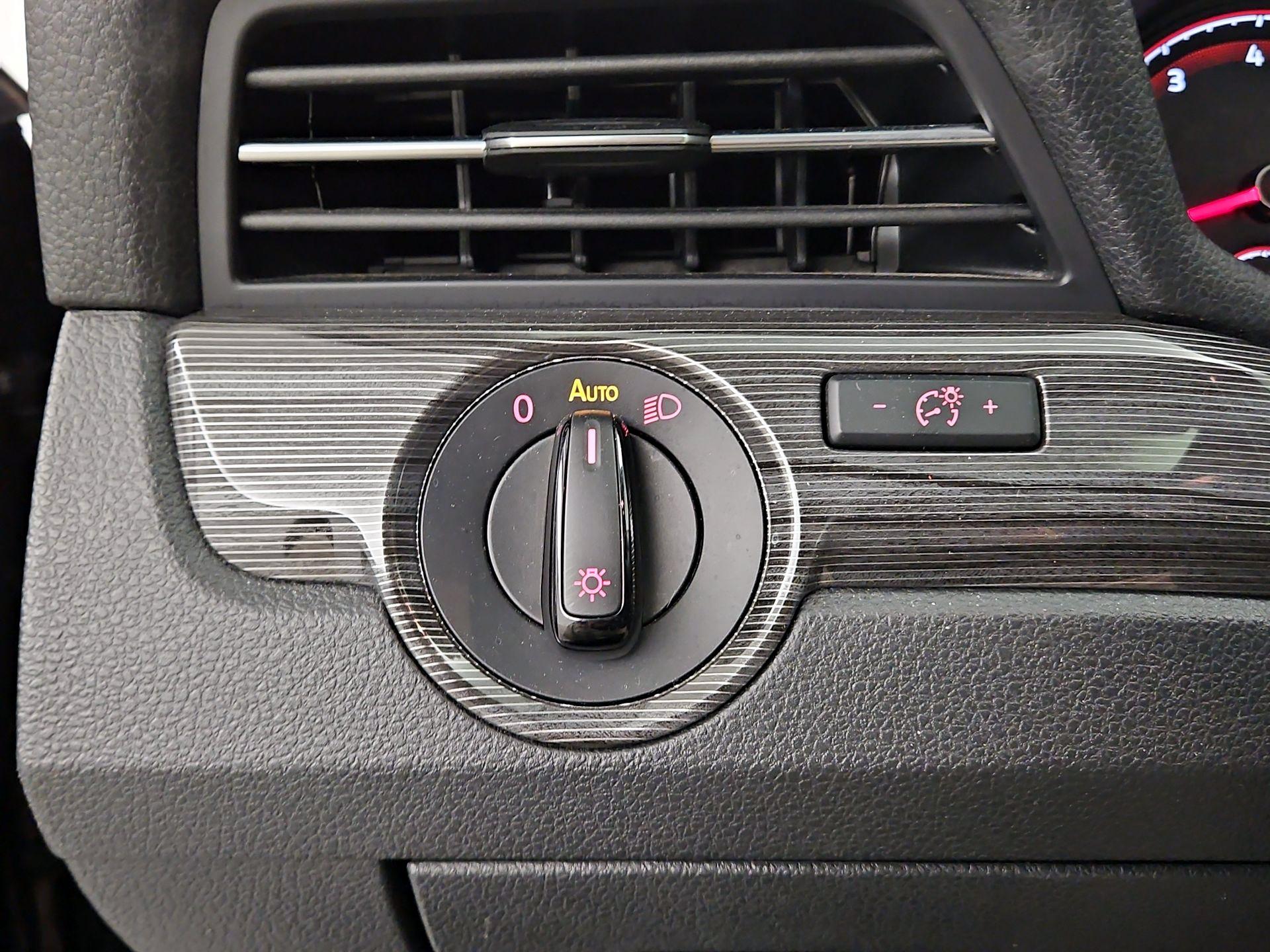 Thumbnail: 2020 Volkswagen Passat - 13