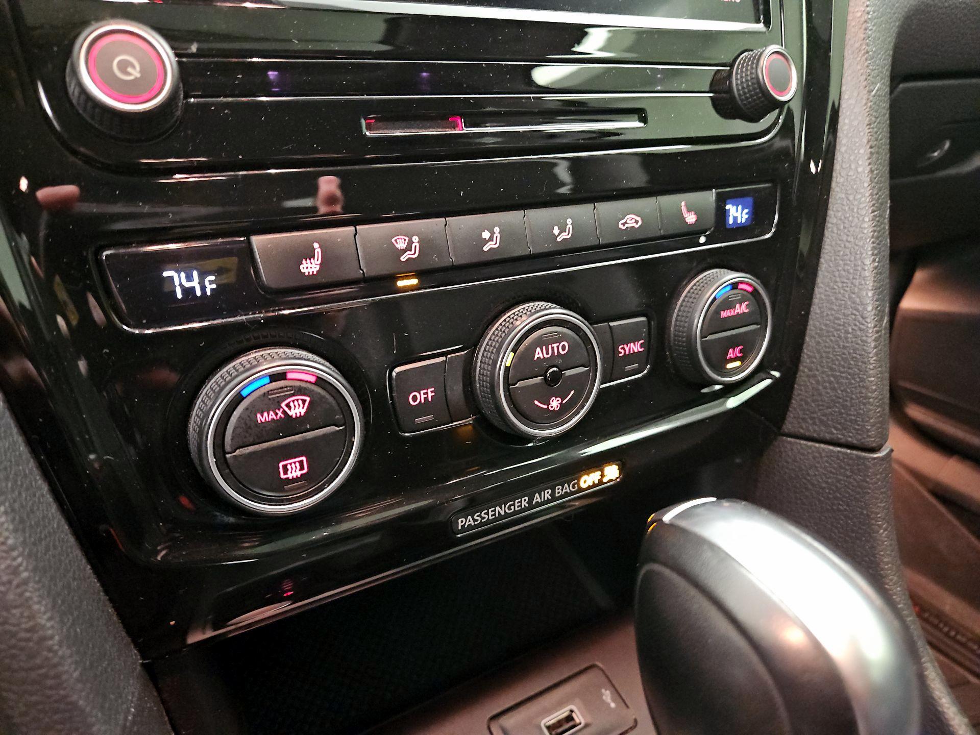 Thumbnail: 2020 Volkswagen Passat - 16