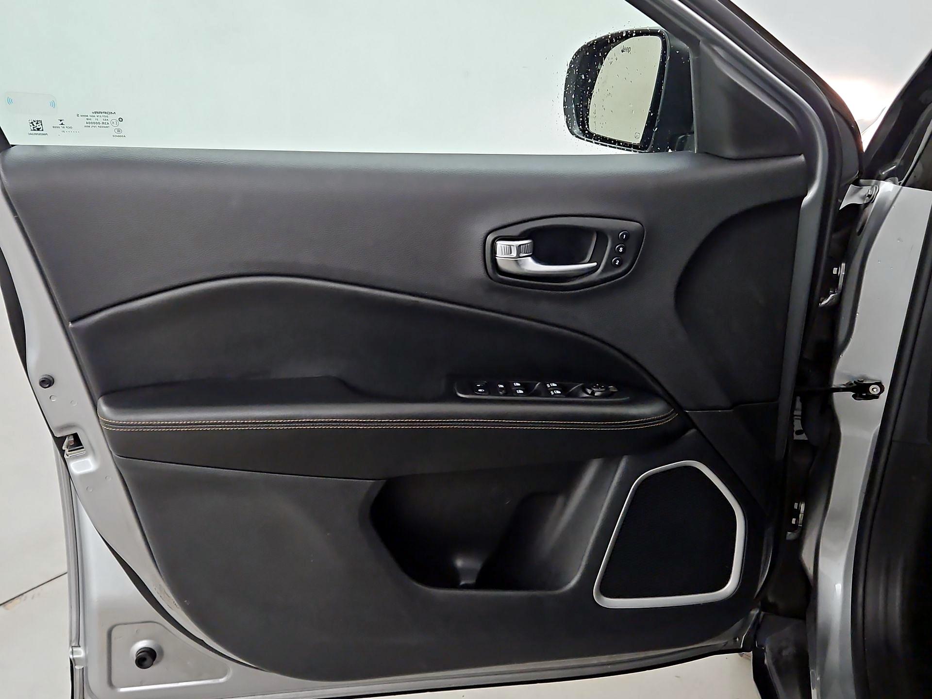 Thumbnail: 2021 Jeep Compass - 12