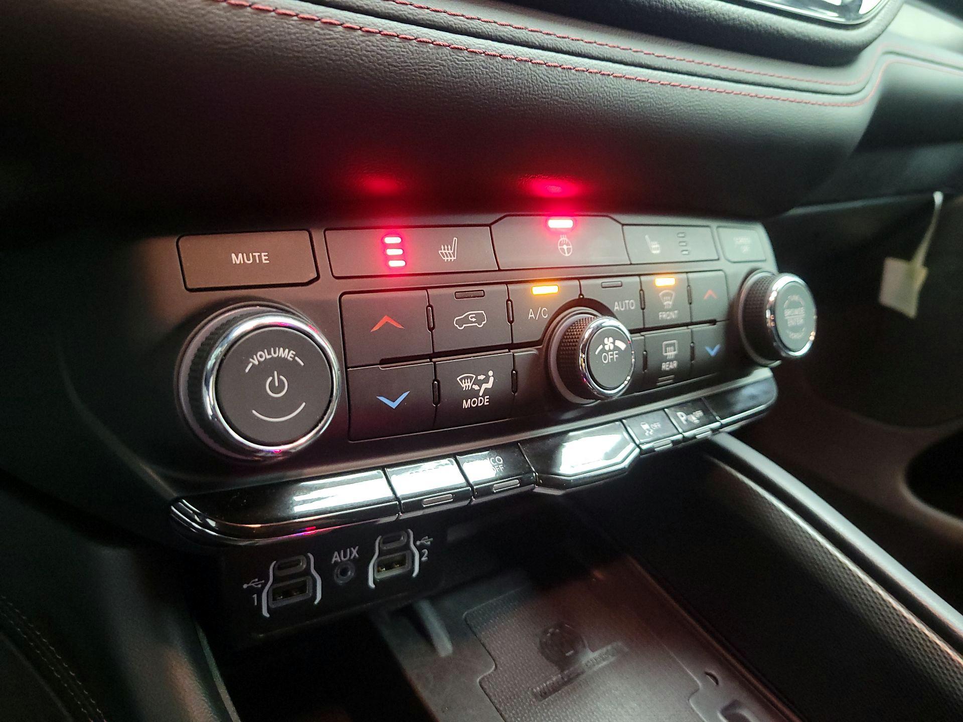 Thumbnail: 2022 Dodge Durango - 16