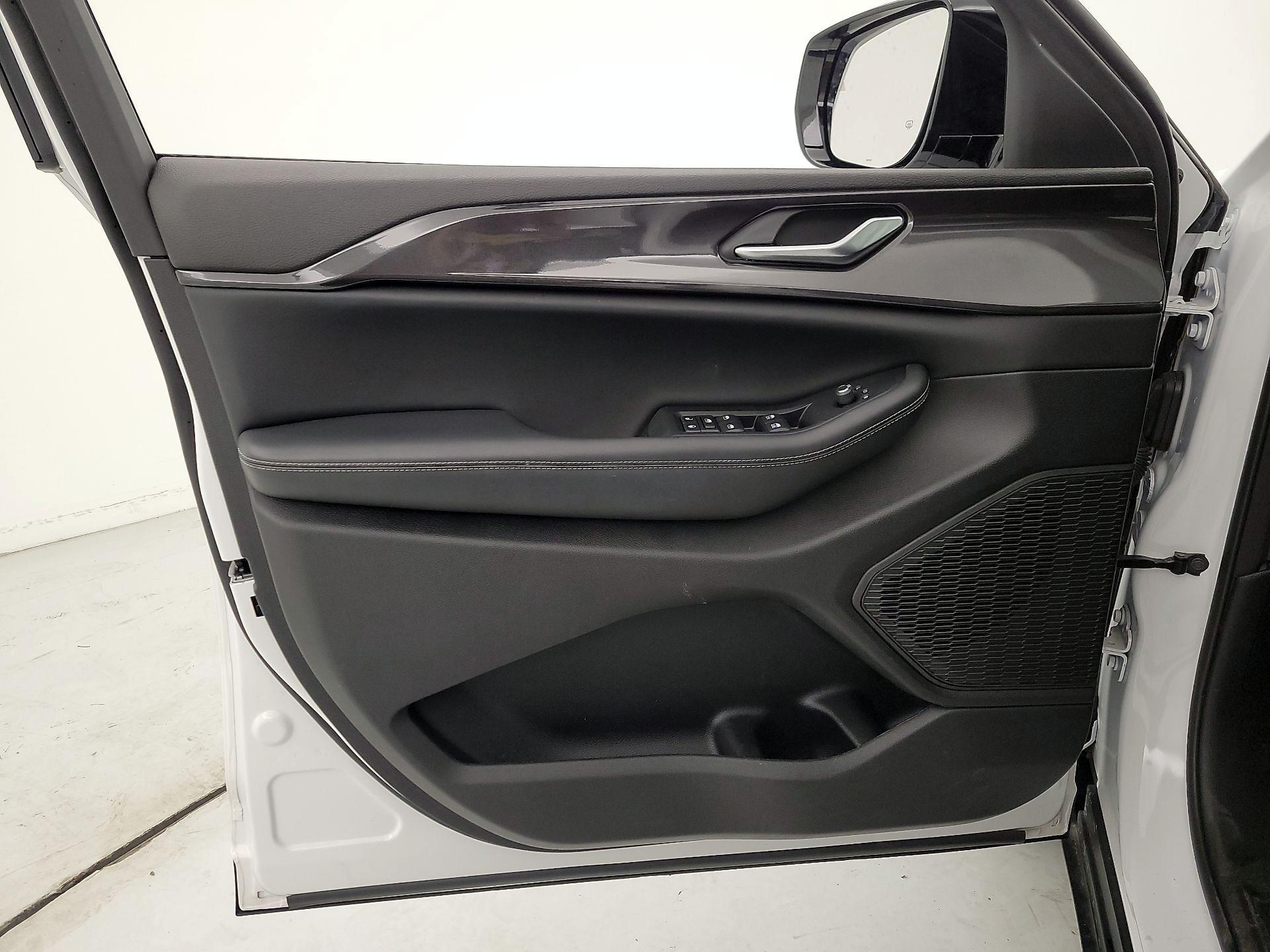 Thumbnail: 2023 Jeep Grand Cherokee - 12