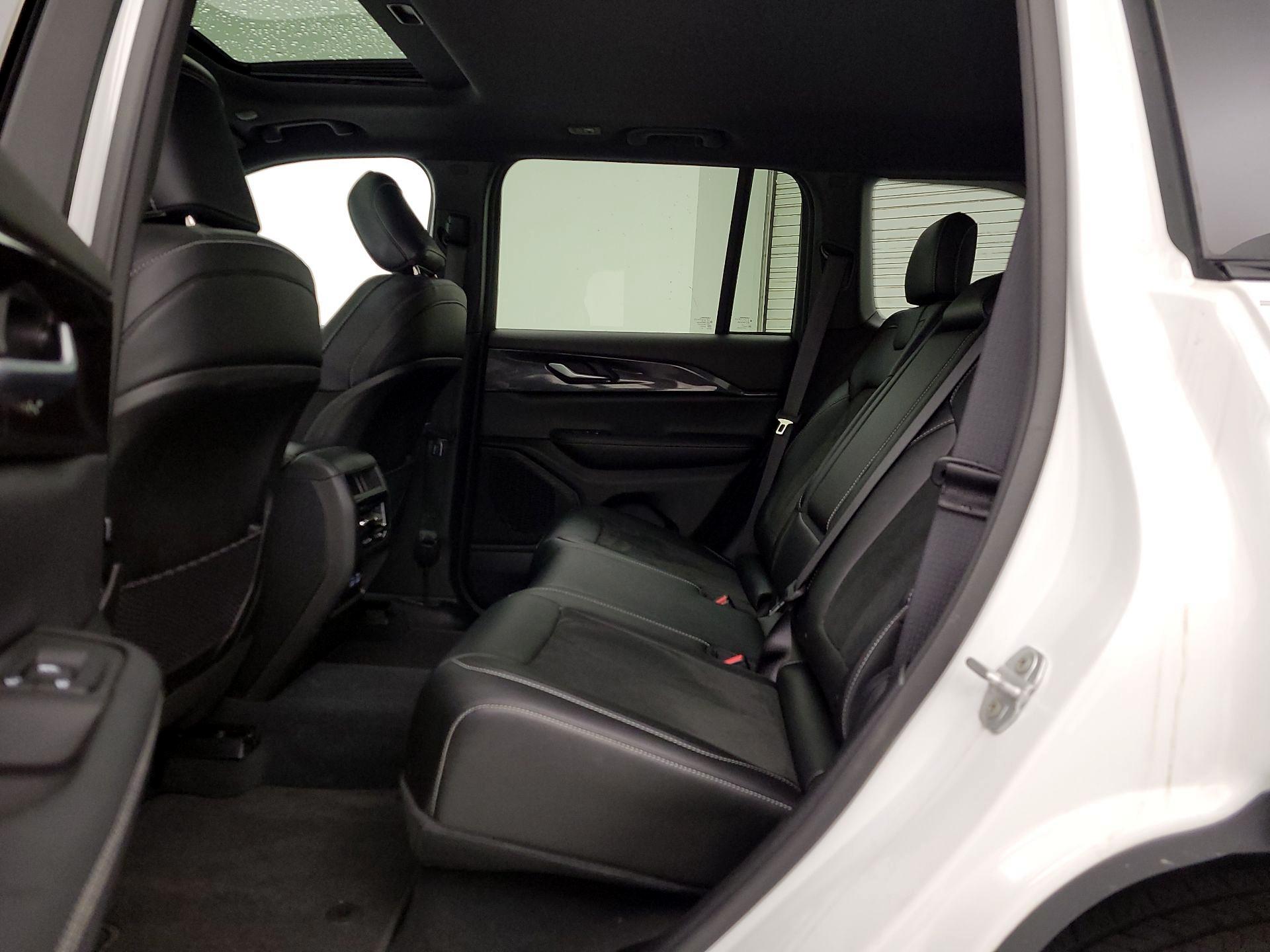 Thumbnail: 2023 Jeep Grand Cherokee - 20