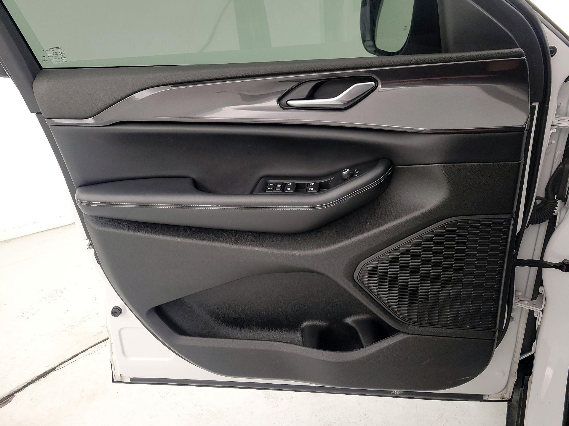 Thumbnail: 2023 Jeep Grand Cherokee - 12