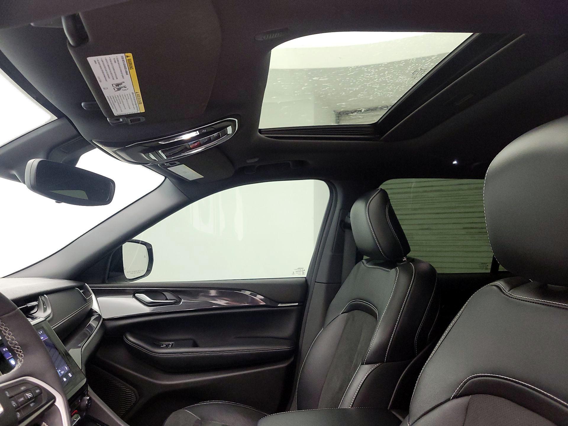 Thumbnail: 2023 Jeep Grand Cherokee - 18