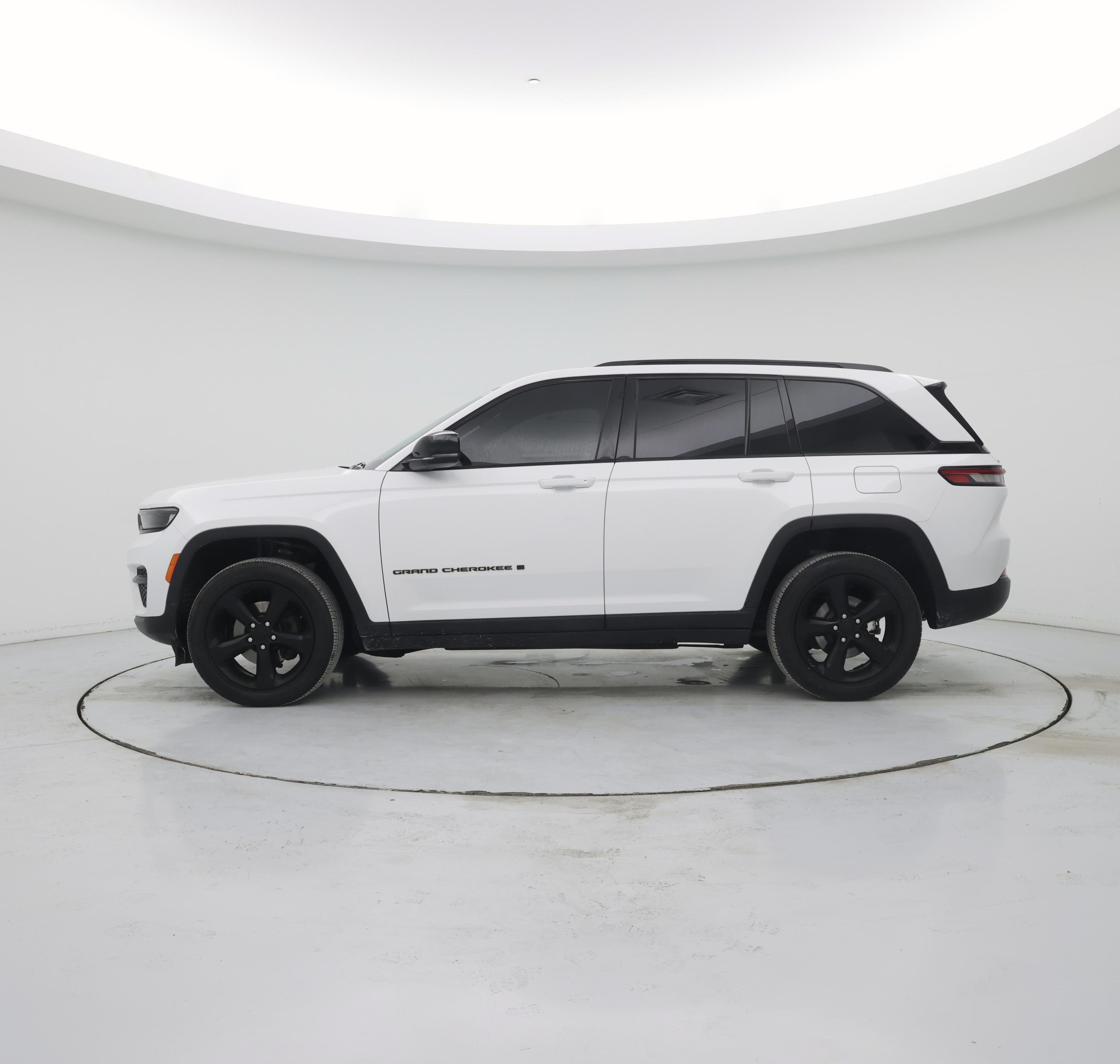 Thumbnail: 2023 Jeep Grand Cherokee - 3