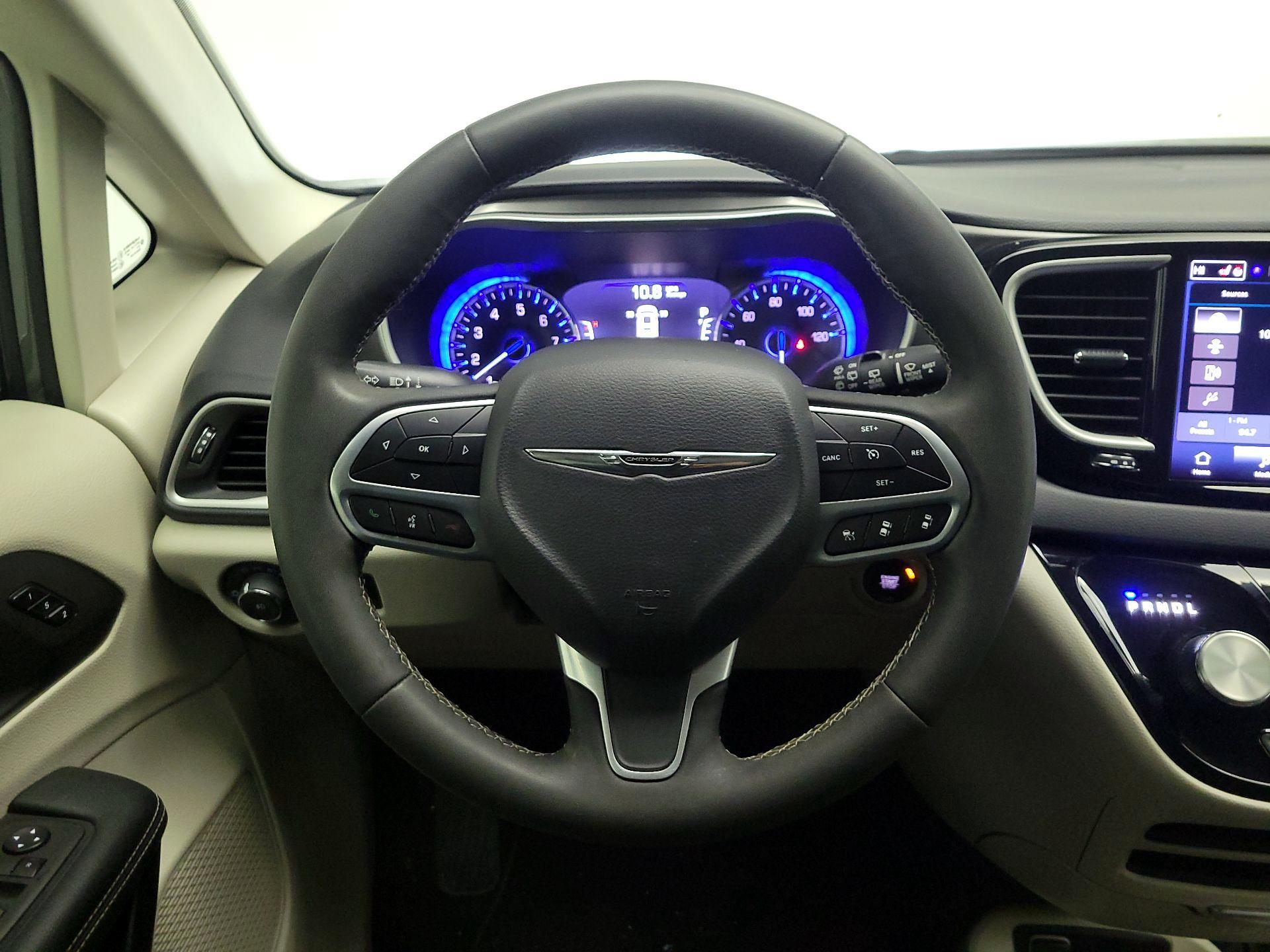 Thumbnail: 2023 Chrysler Pacifica - 10