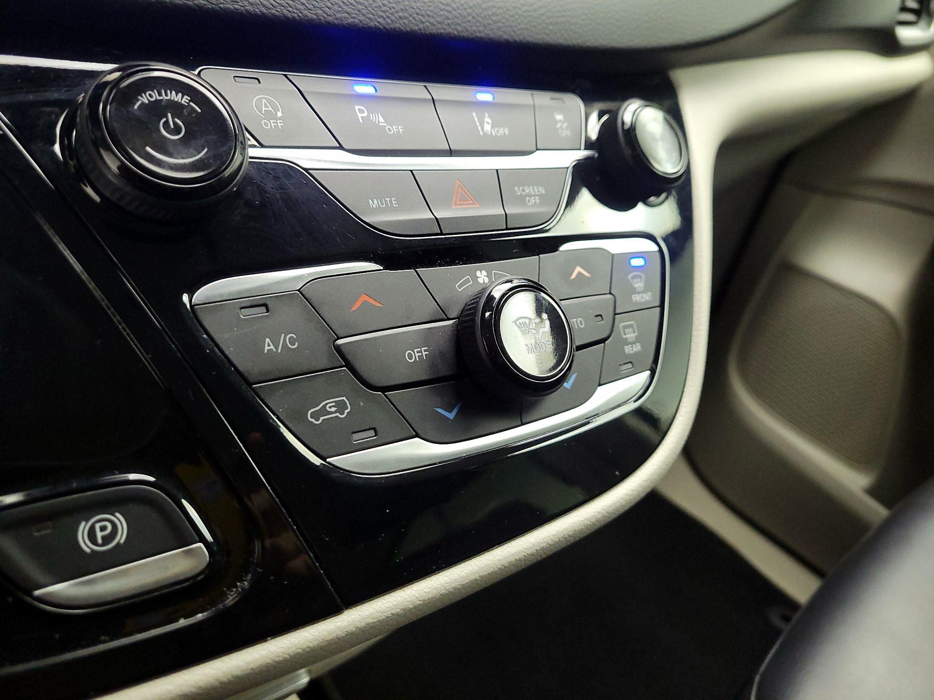 Thumbnail: 2023 Chrysler Pacifica - 15