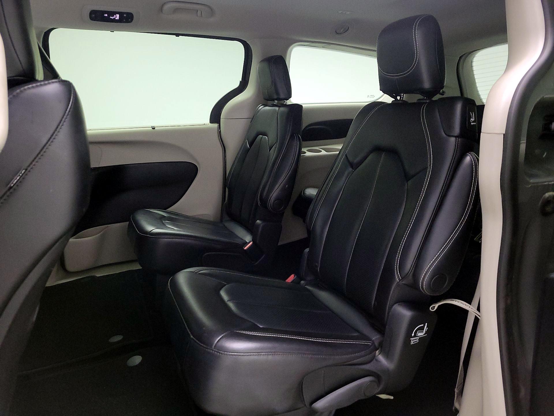 Thumbnail: 2023 Chrysler Pacifica - 17