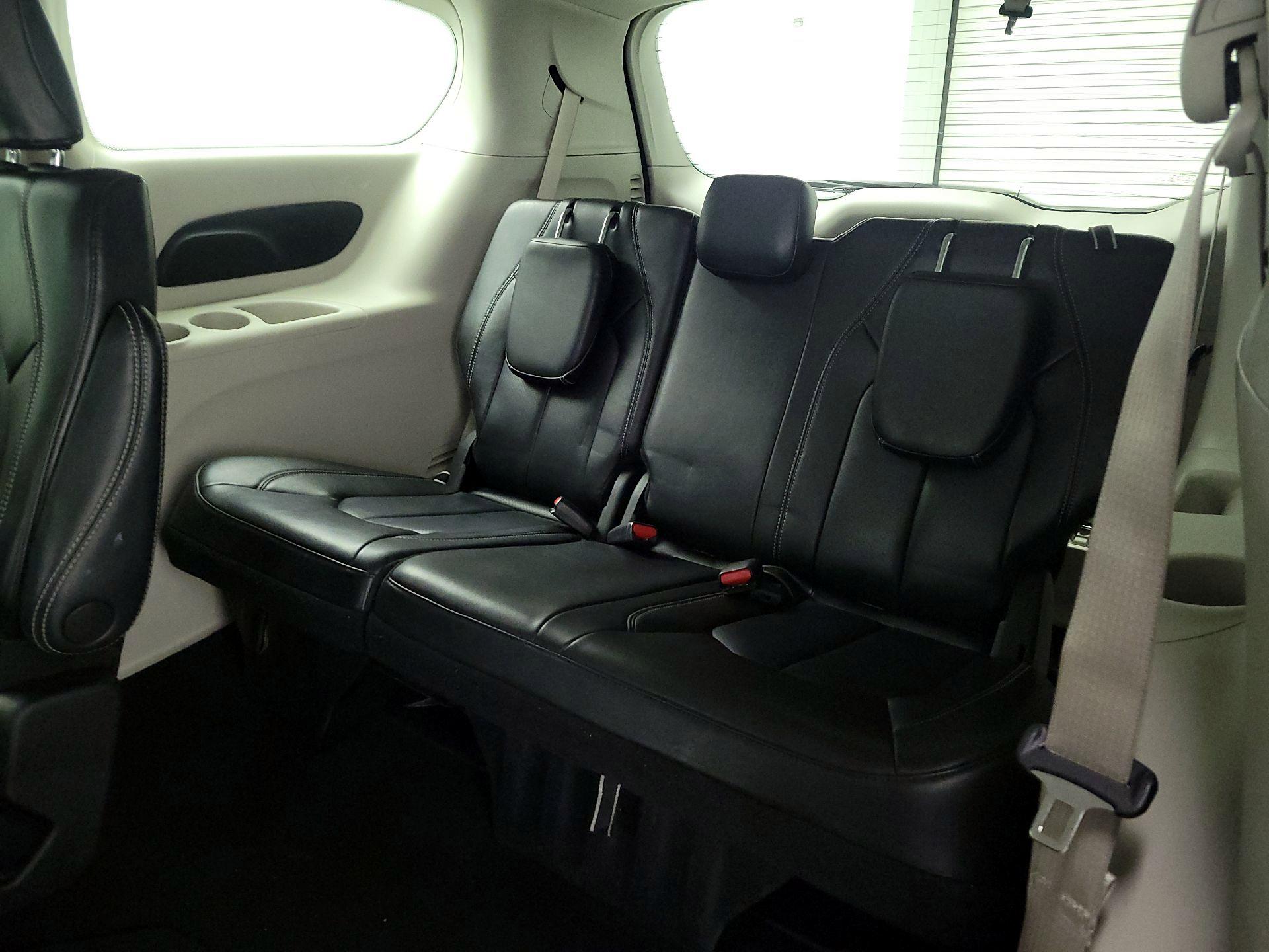 Thumbnail: 2023 Chrysler Pacifica - 18