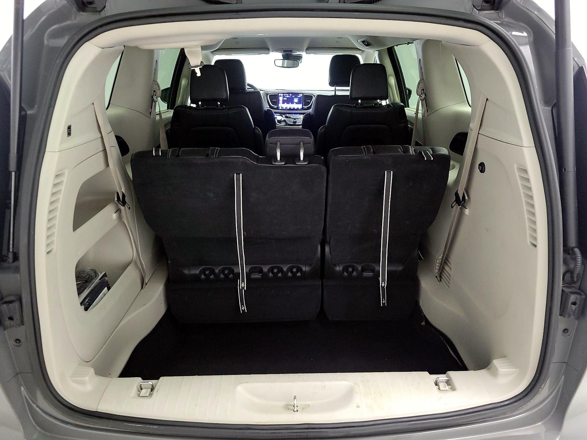 Thumbnail: 2023 Chrysler Pacifica - 19