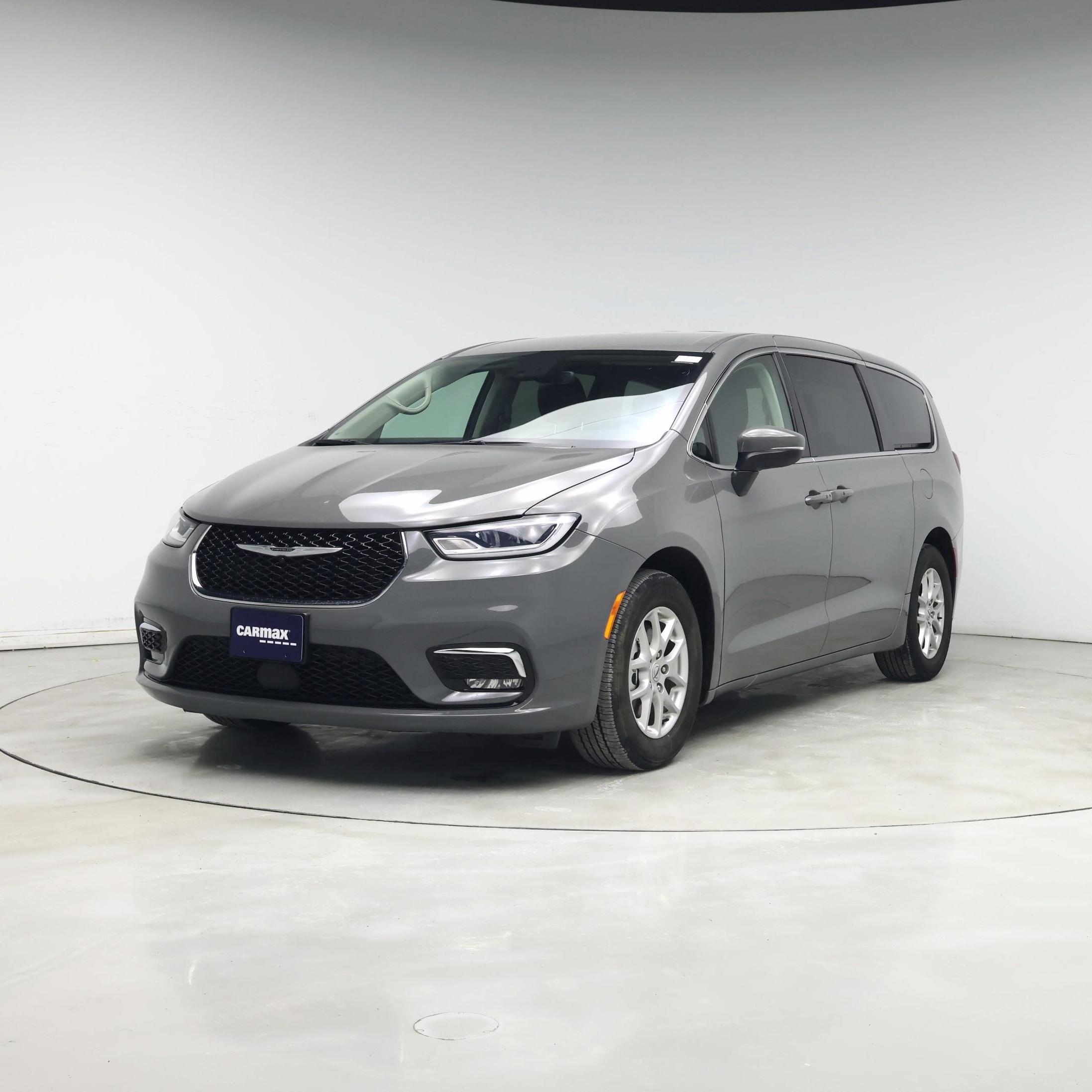 Thumbnail: 2023 Chrysler Pacifica - 4