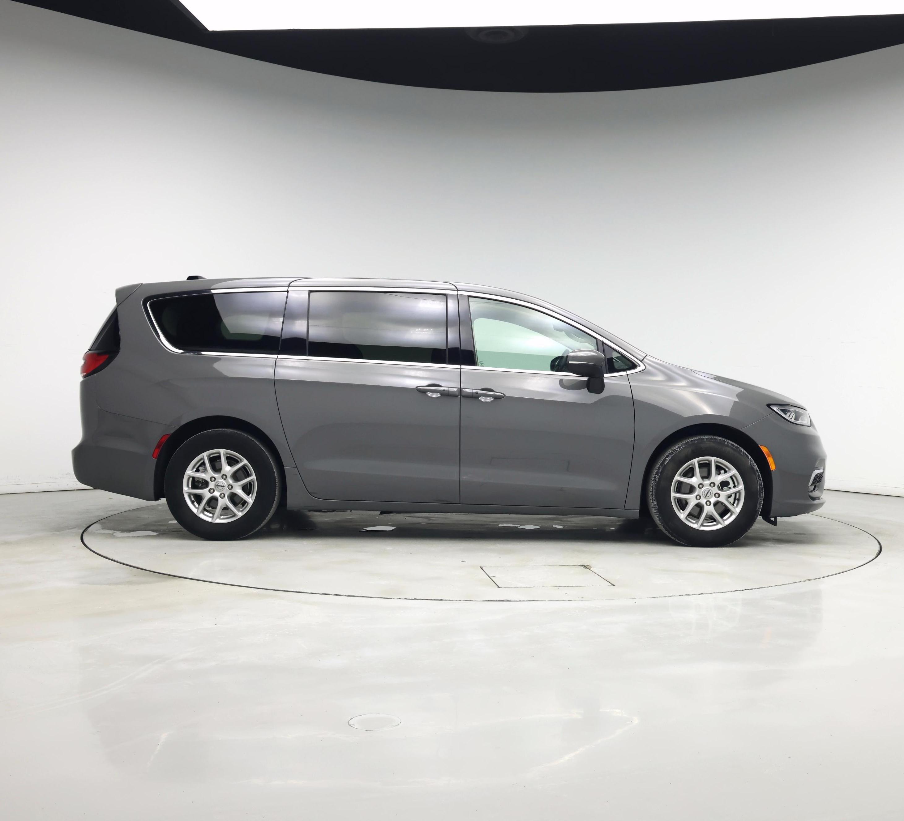 Thumbnail: 2023 Chrysler Pacifica - 7