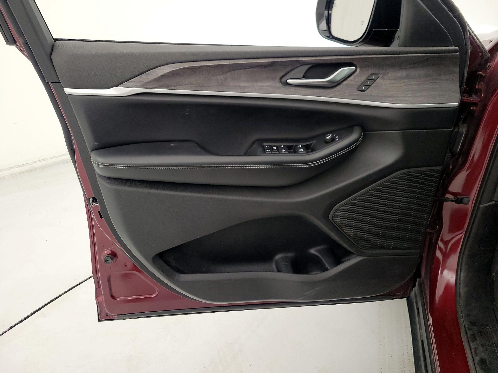 Thumbnail: 2023 Jeep Grand Cherokee - 12