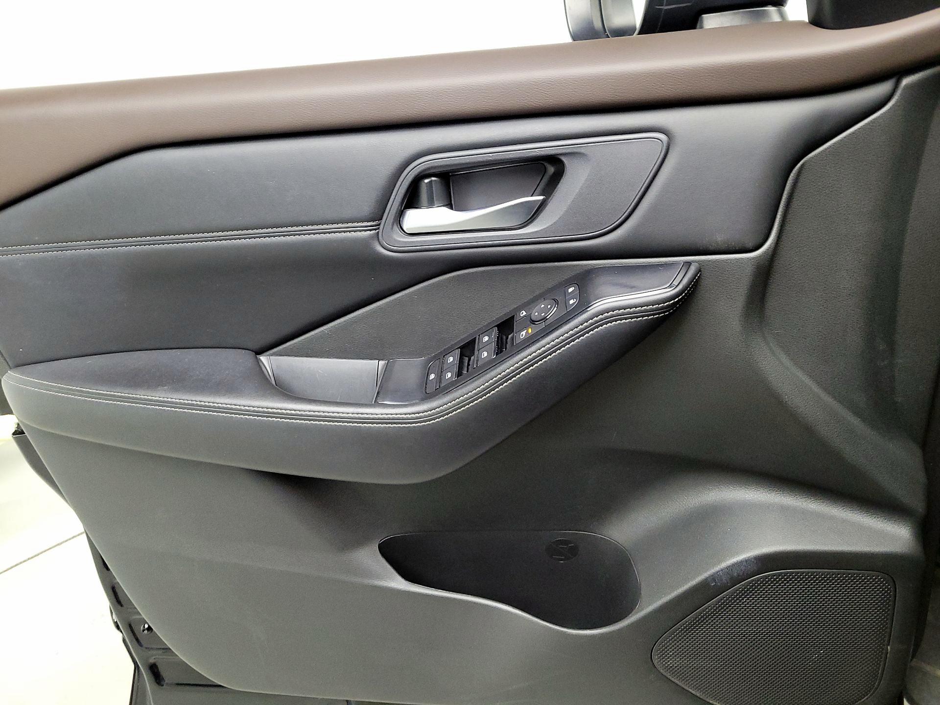 Thumbnail: 2023 Nissan Rogue - 12