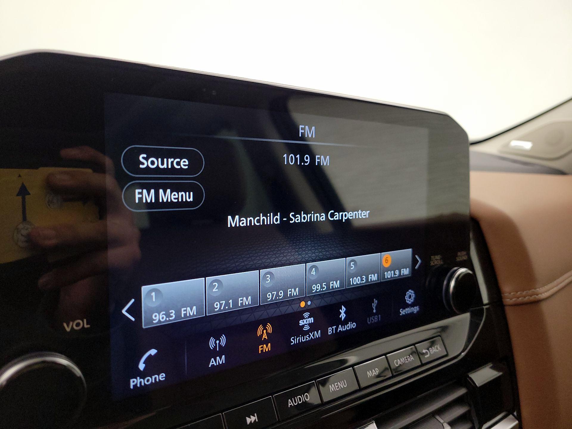 Thumbnail: 2023 Nissan Pathfinder - 16