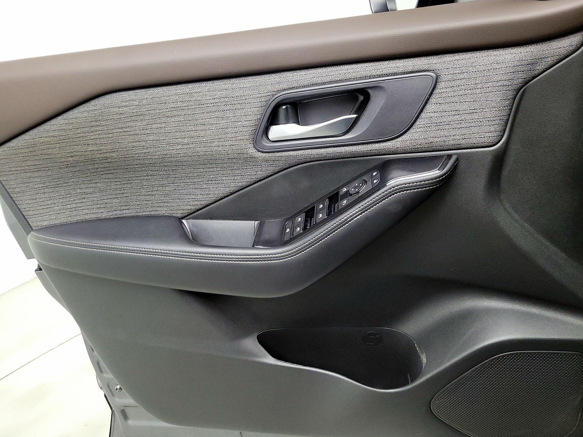 Thumbnail: 2023 Nissan Rogue - 12