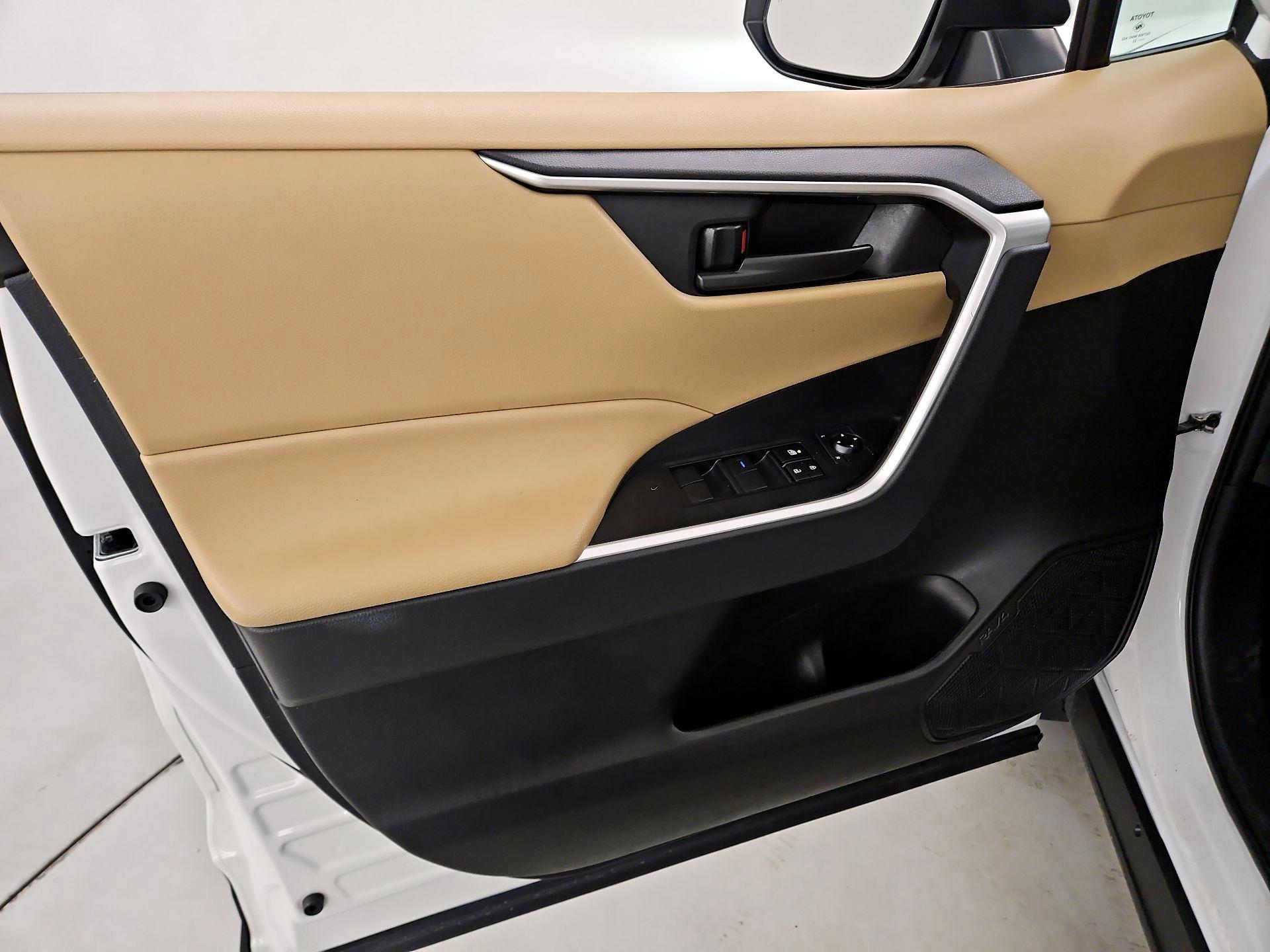 Thumbnail: 2022 Toyota RAV4 - 12