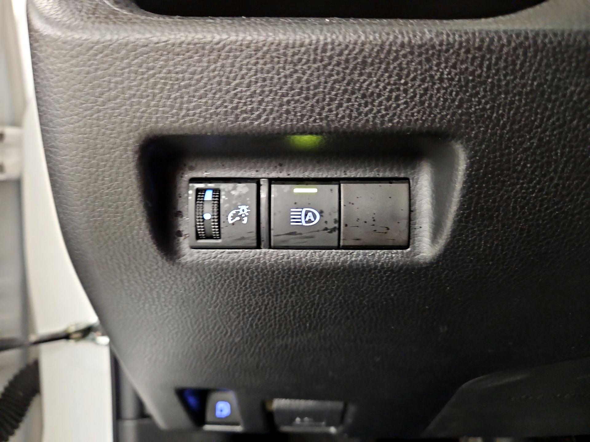 Thumbnail: 2022 Toyota RAV4 - 13