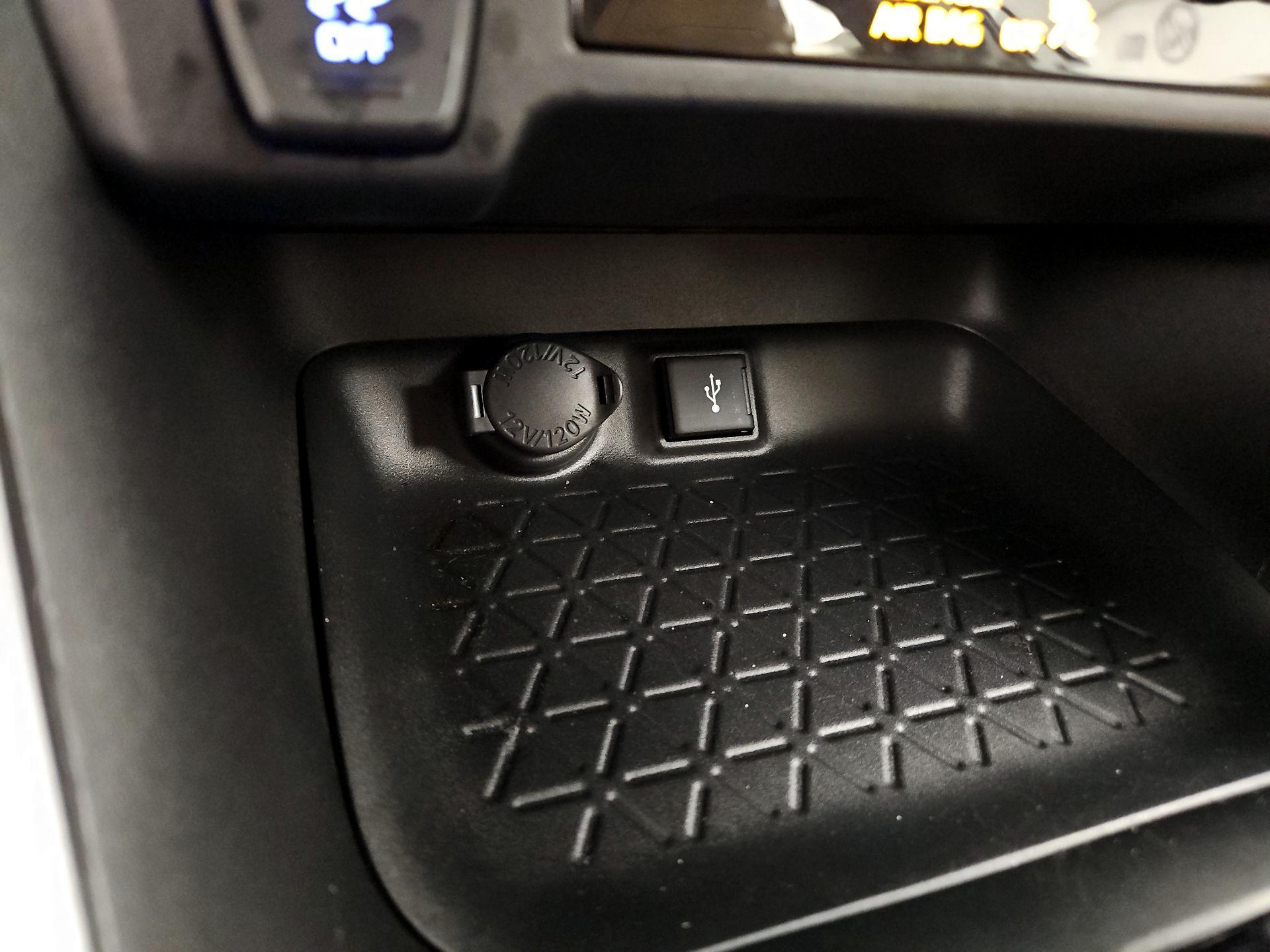 Thumbnail: 2022 Toyota RAV4 - 18