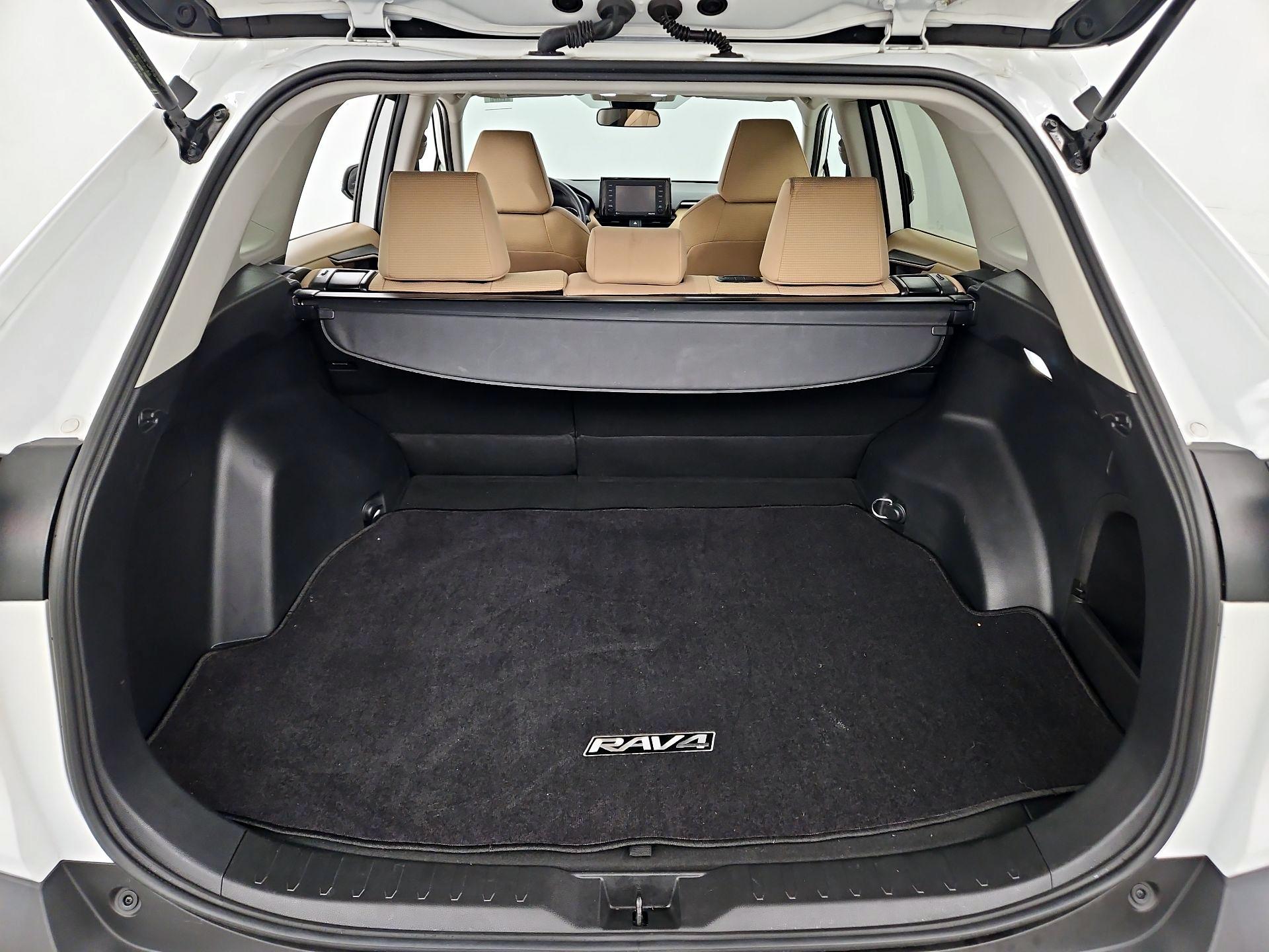 Thumbnail: 2022 Toyota RAV4 - 20