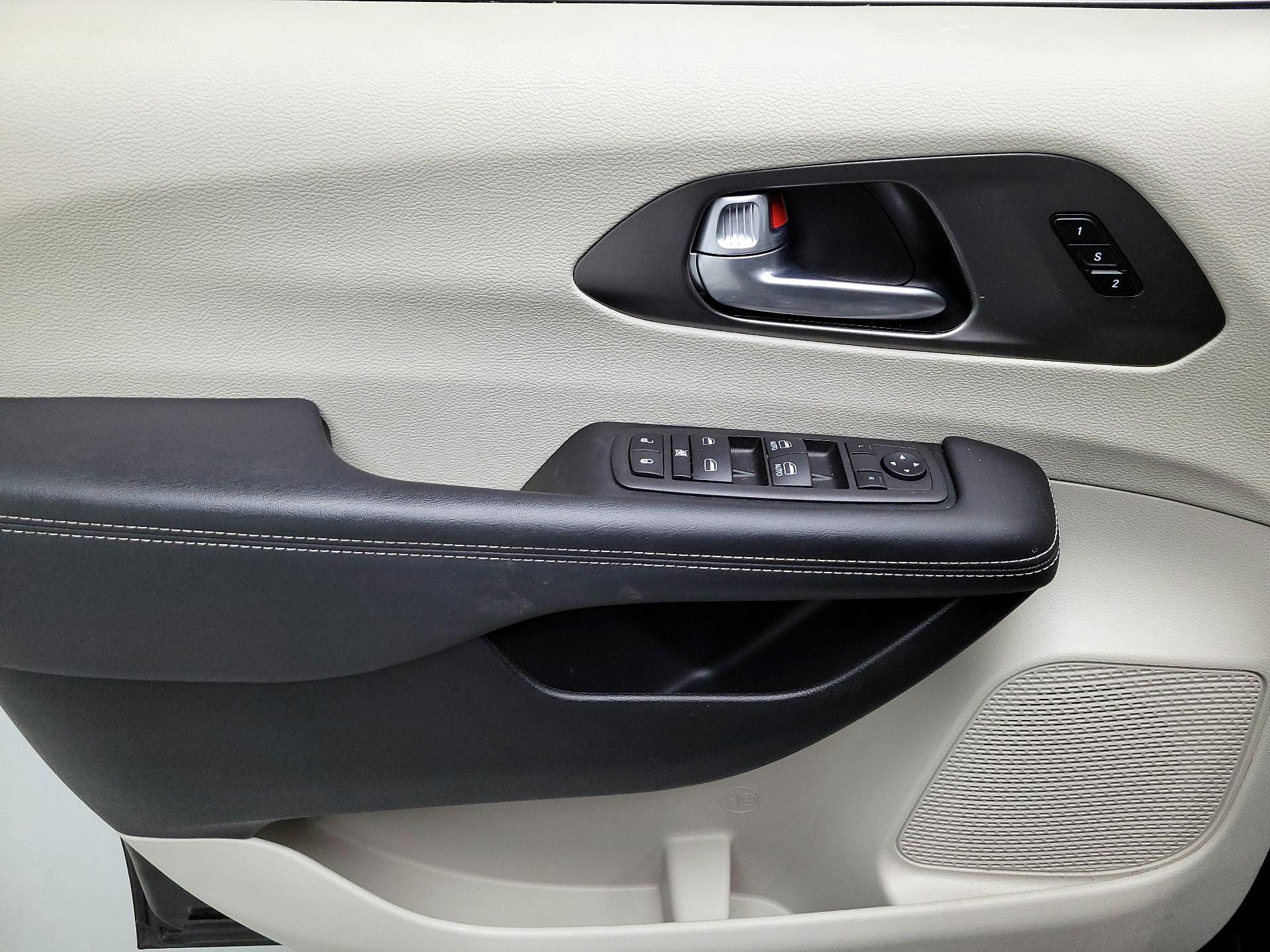 Thumbnail: 2024 Chrysler Pacifica - 12