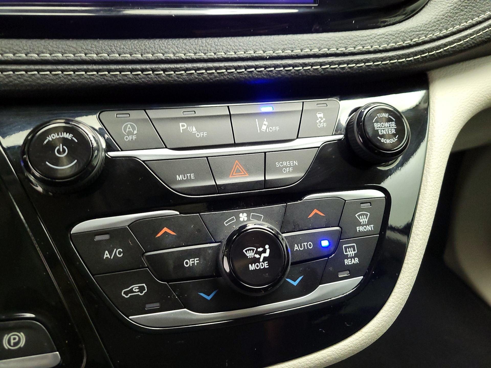 Thumbnail: 2024 Chrysler Pacifica - 15