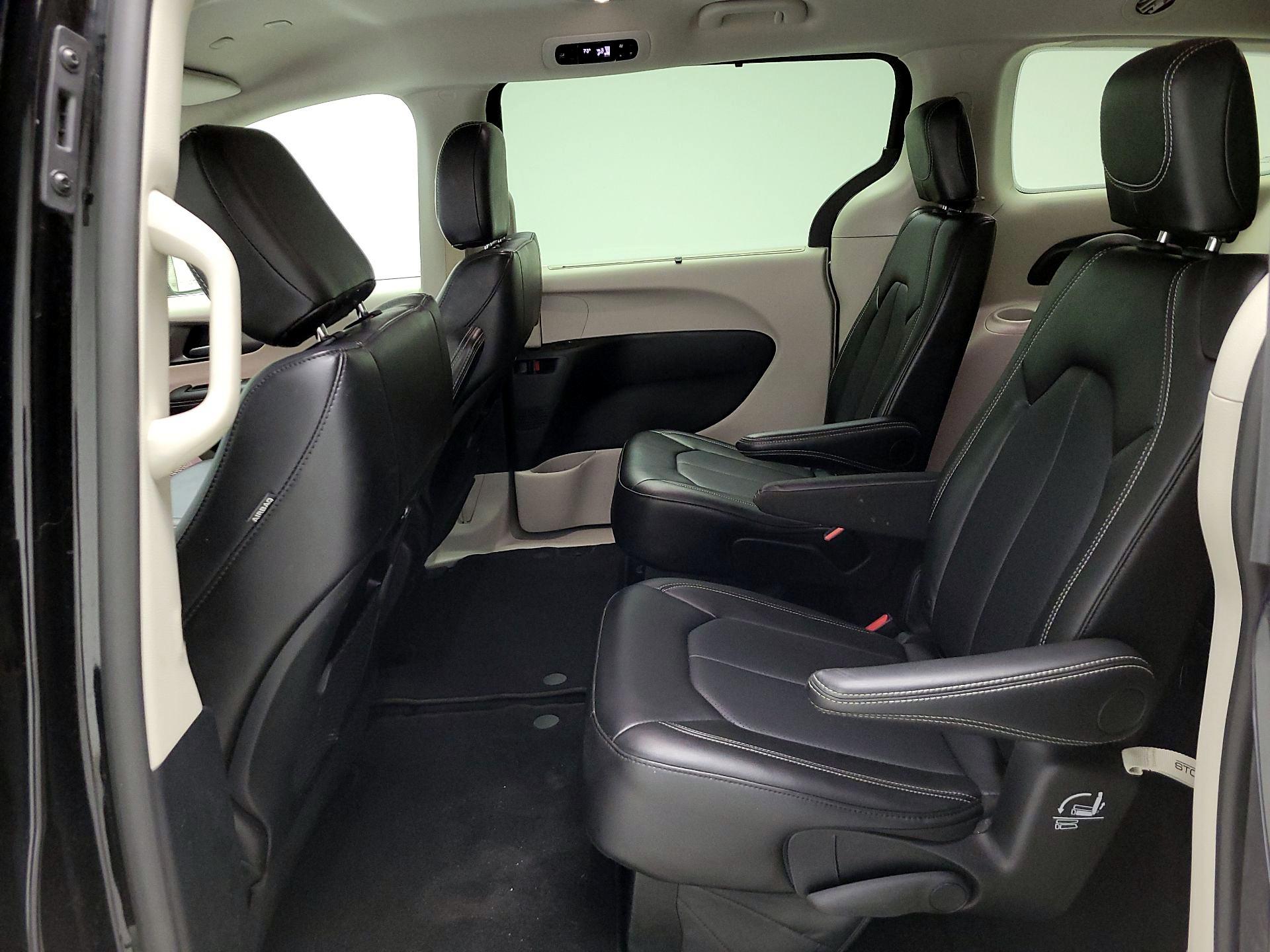 Thumbnail: 2024 Chrysler Pacifica - 18