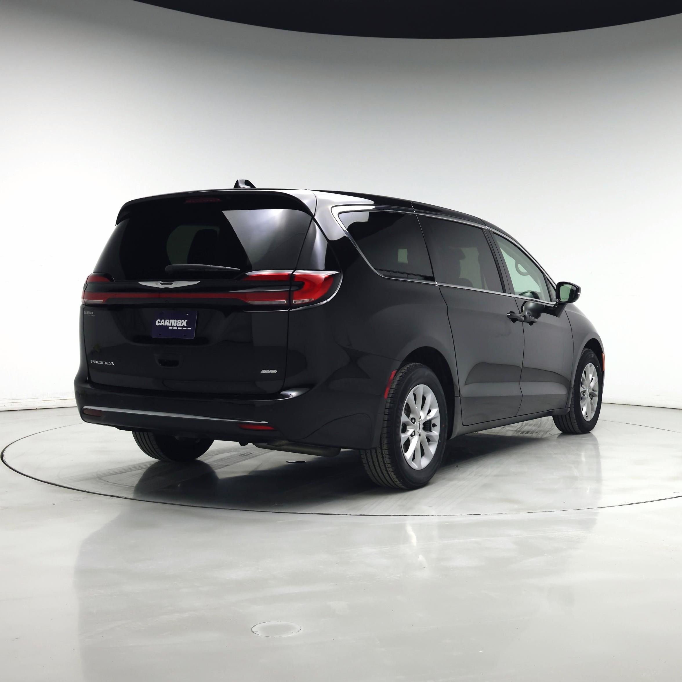 Thumbnail: 2024 Chrysler Pacifica - 8