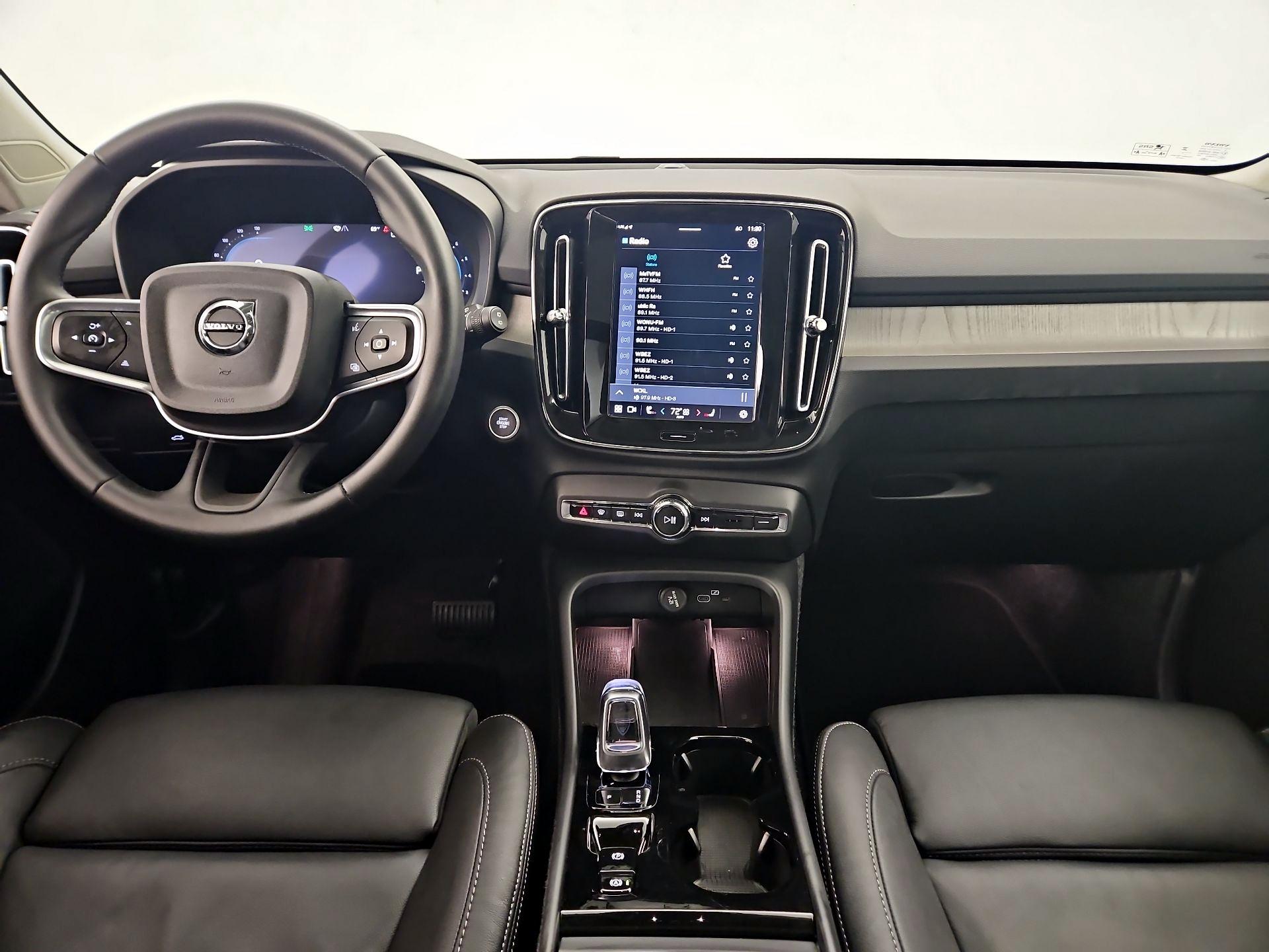 Thumbnail: 2025 Volvo XC40 - 9