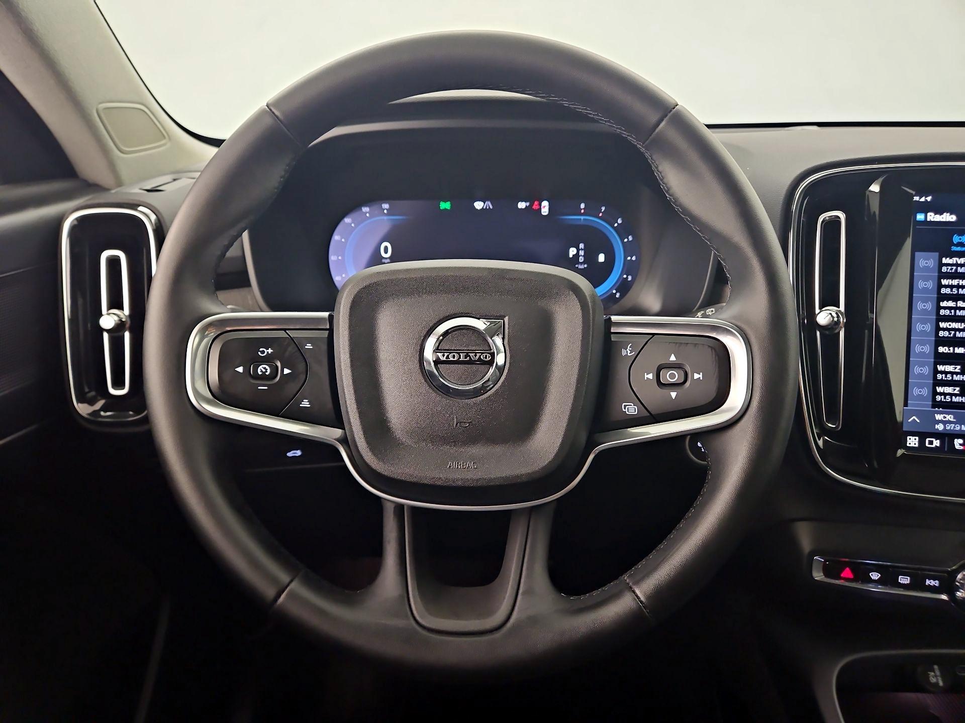 Thumbnail: 2025 Volvo XC40 - 10