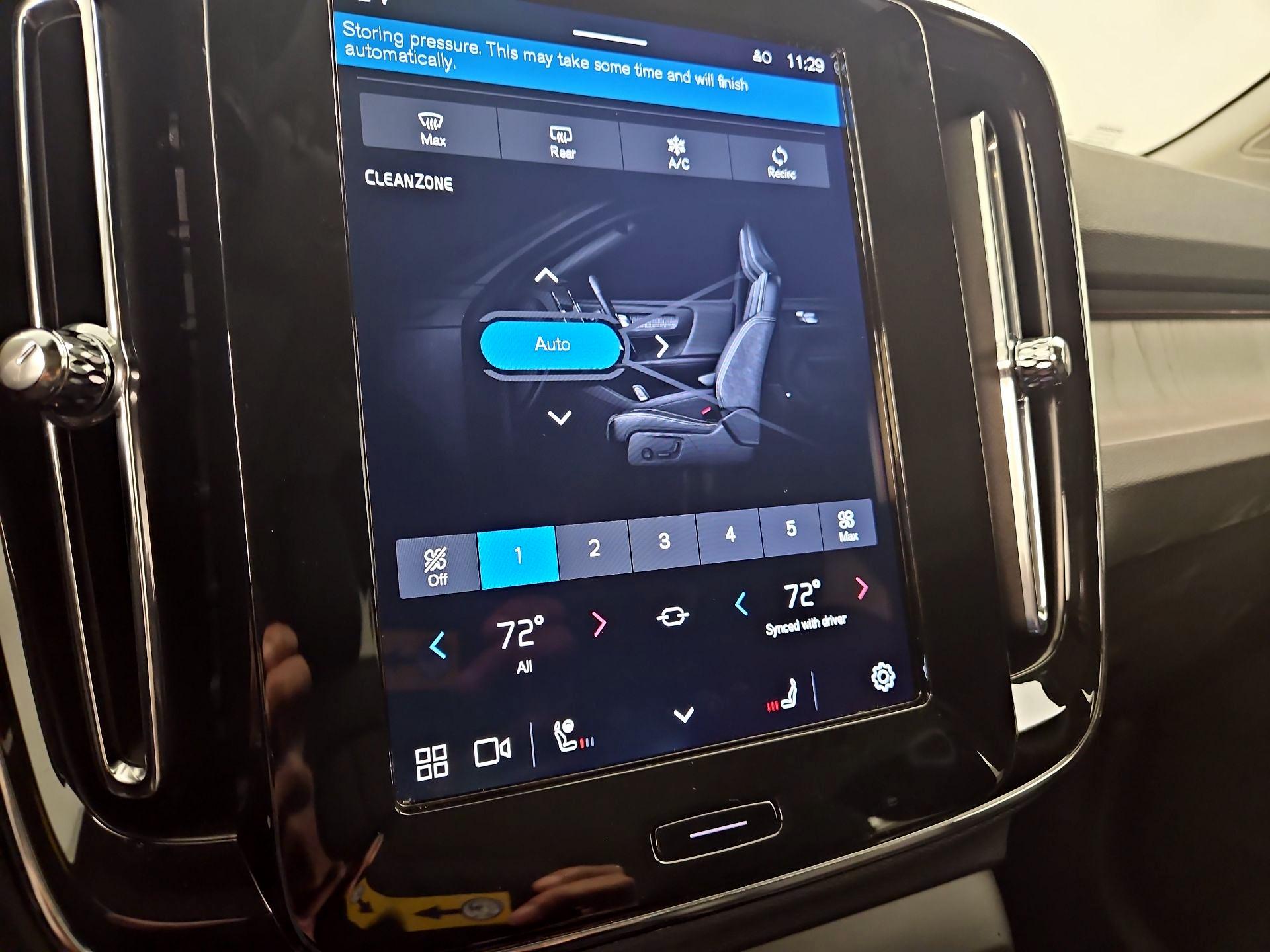 Thumbnail: 2025 Volvo XC40 - 15