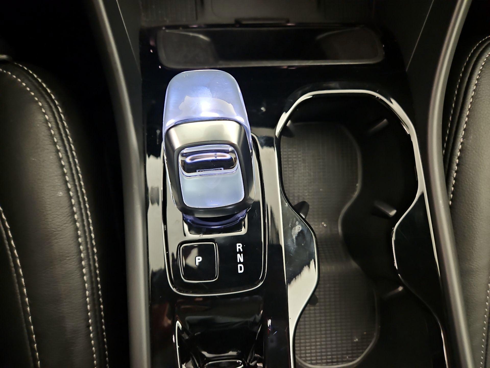 Thumbnail: 2025 Volvo XC40 - 16