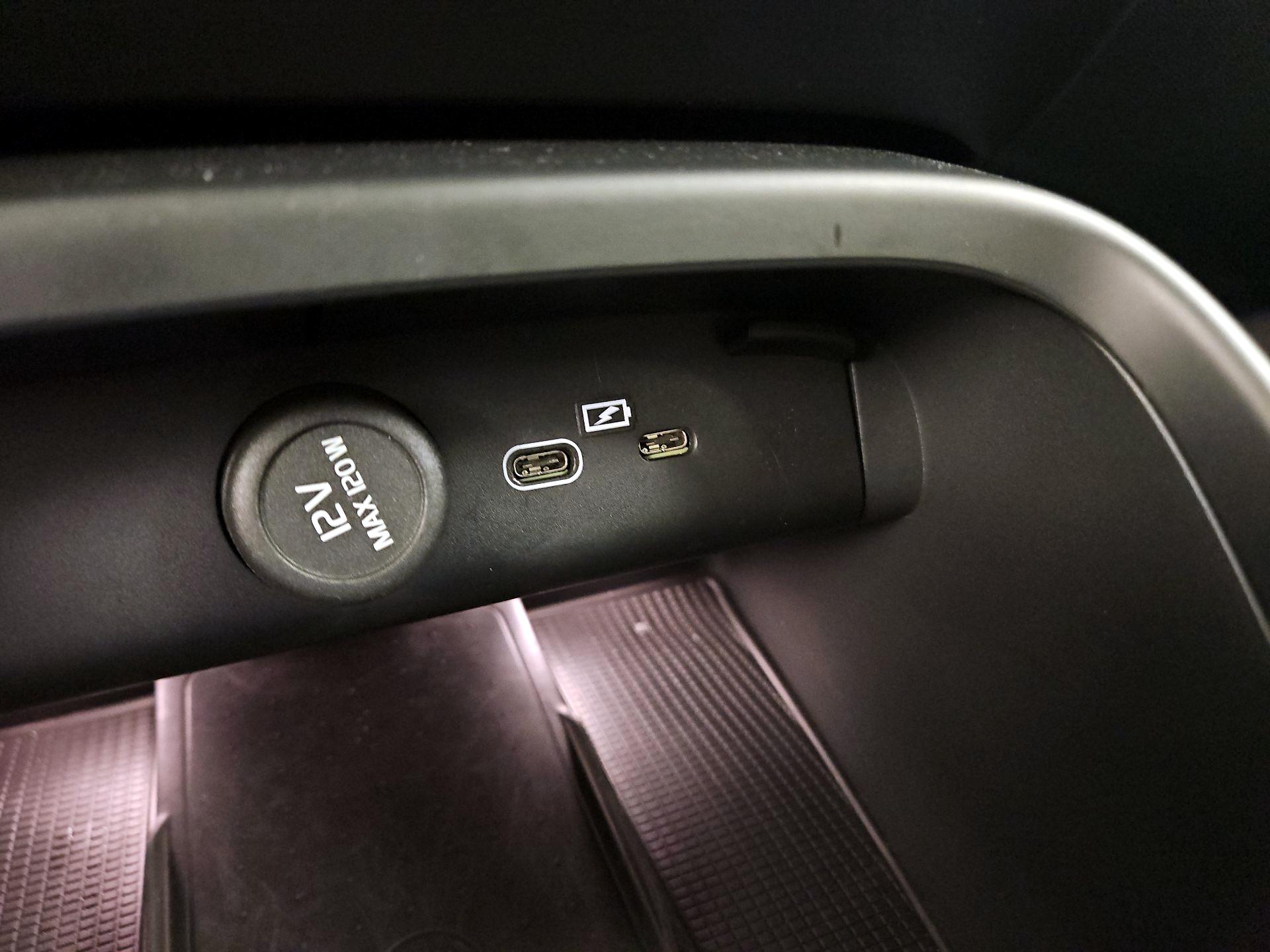 Thumbnail: 2025 Volvo XC40 - 17