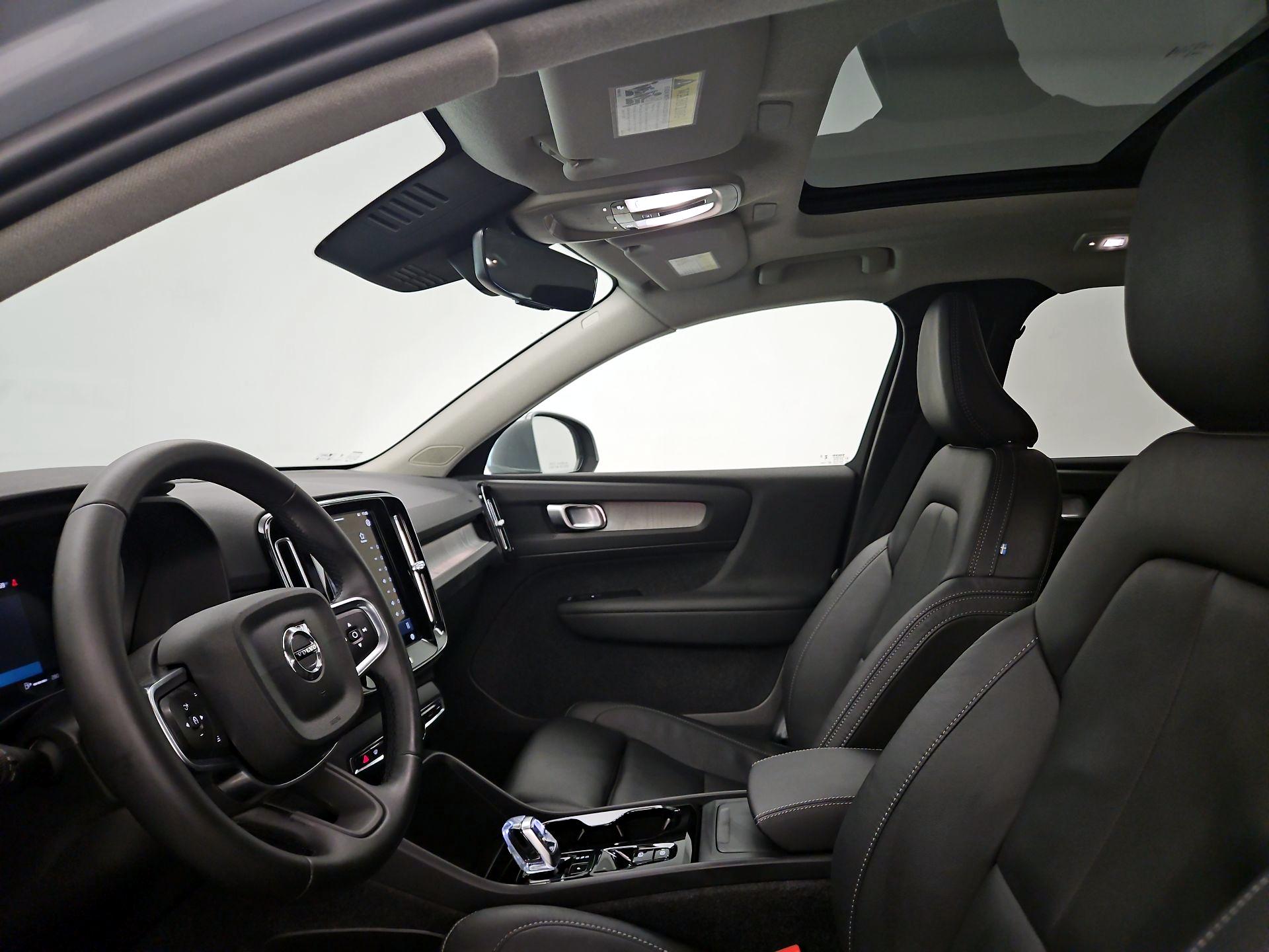 Thumbnail: 2025 Volvo XC40 - 18