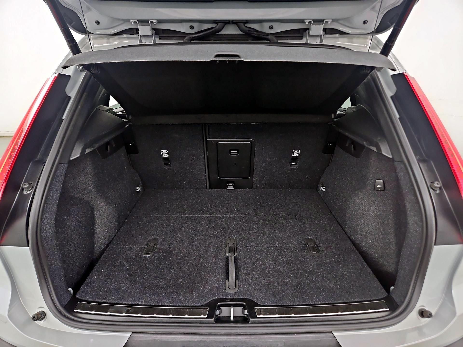 Thumbnail: 2025 Volvo XC40 - 20