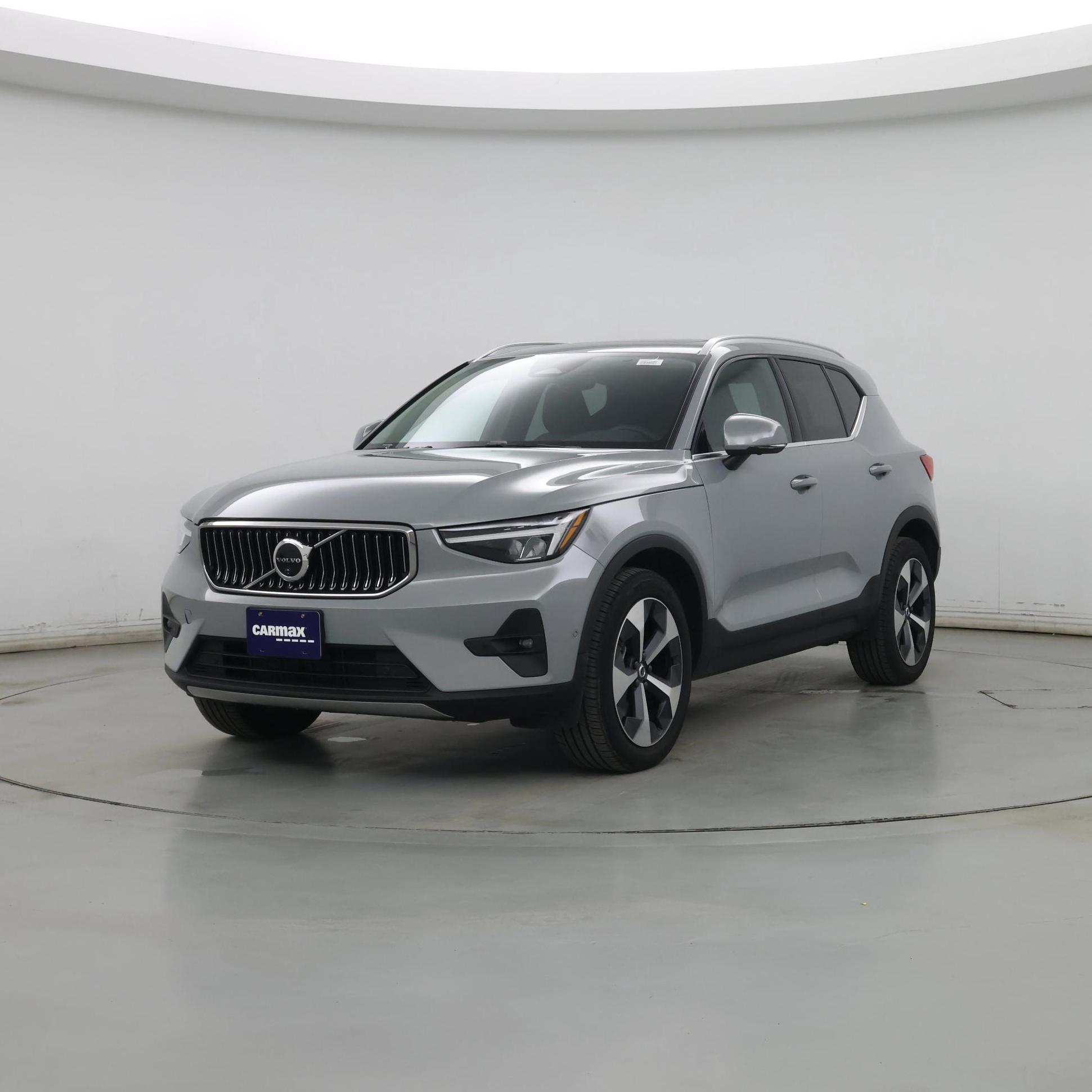 Thumbnail: 2025 Volvo XC40 - 4