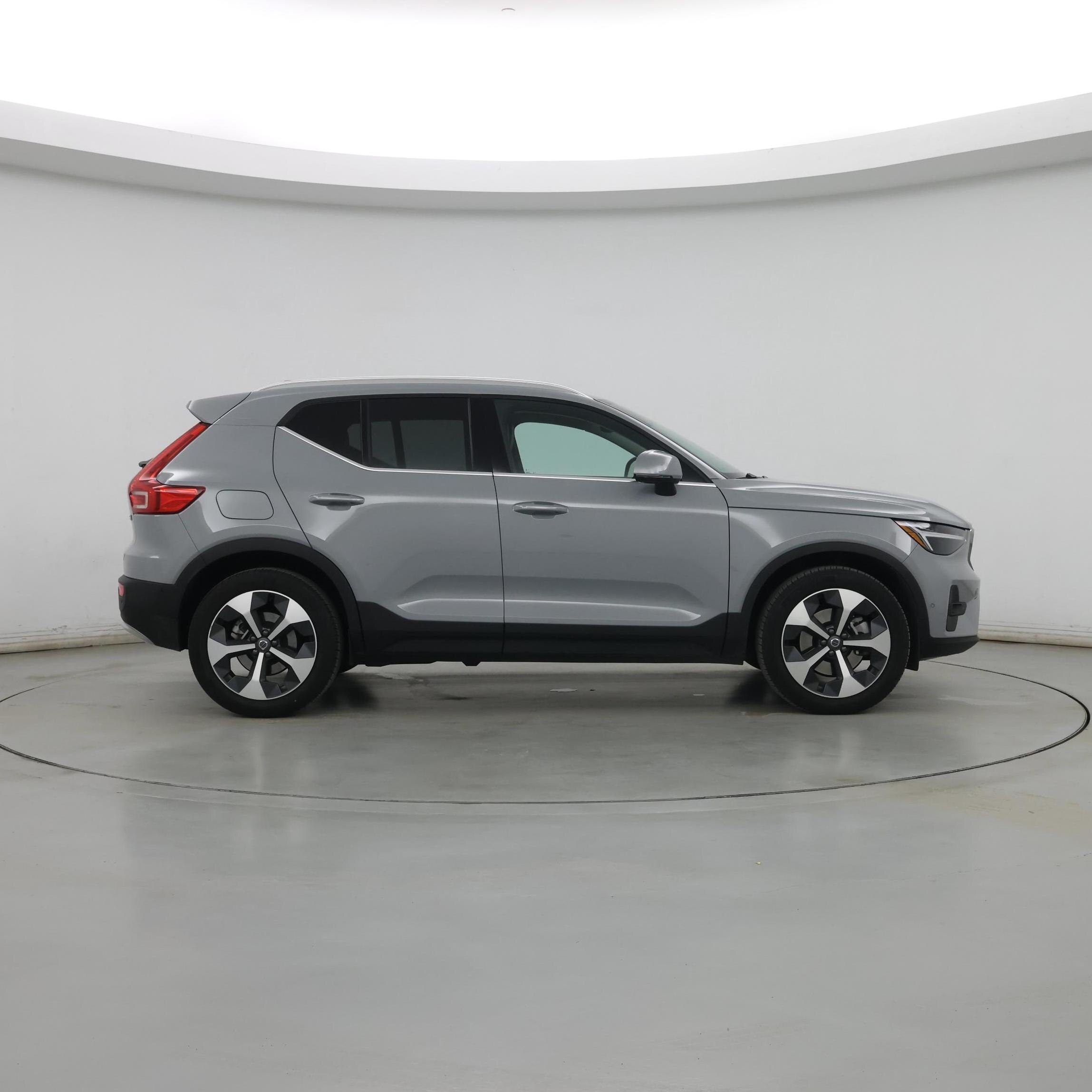 Thumbnail: 2025 Volvo XC40 - 7