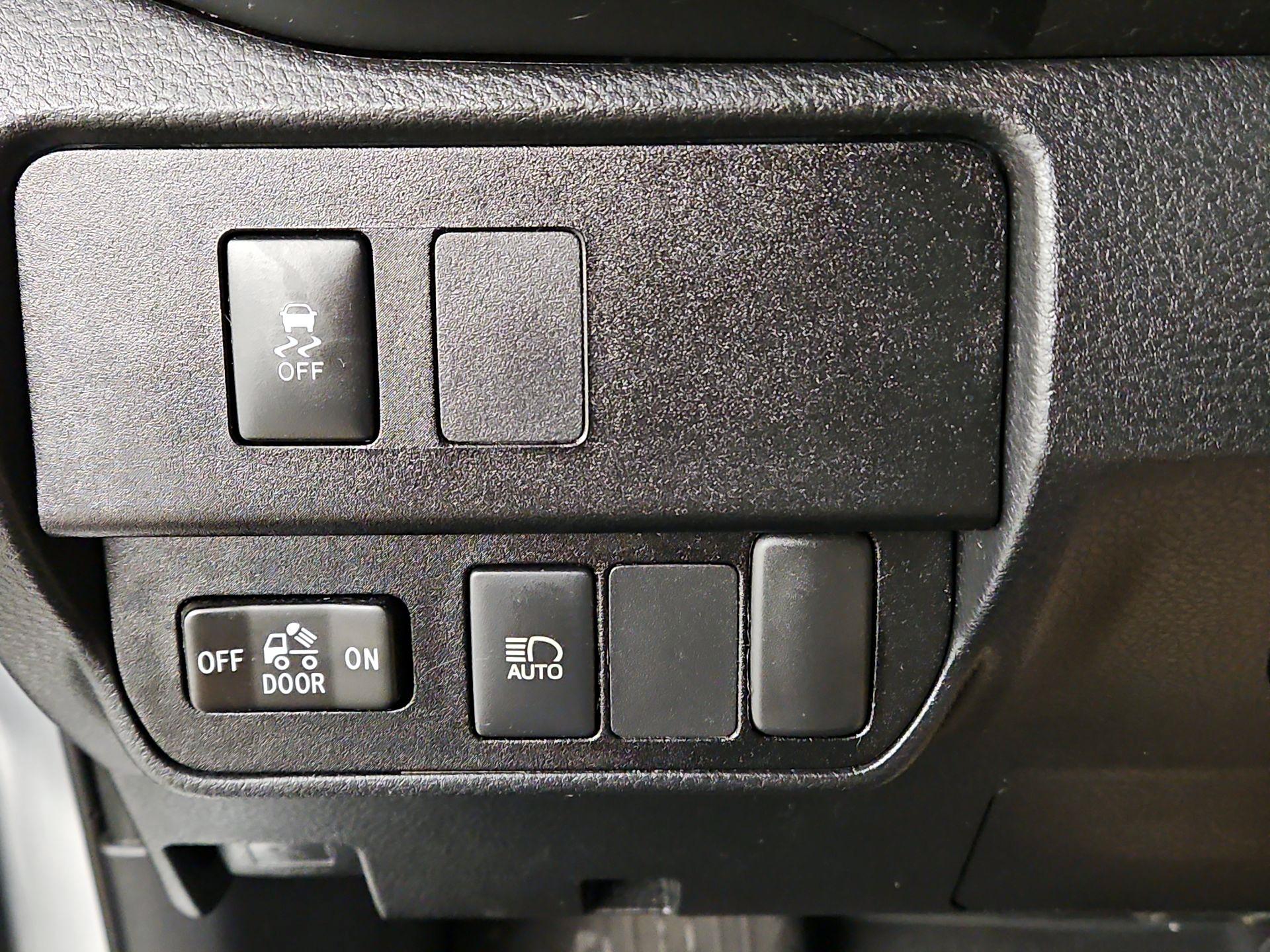 Thumbnail: 2022 Toyota Tacoma - 13