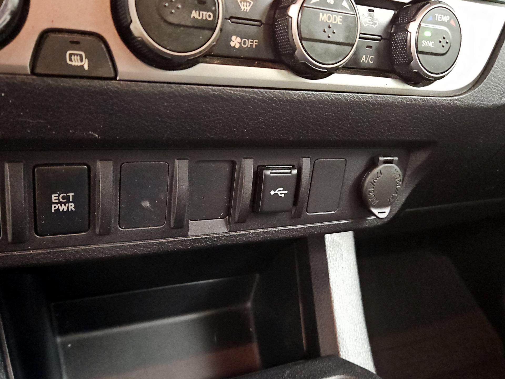 Thumbnail: 2022 Toyota Tacoma - 18