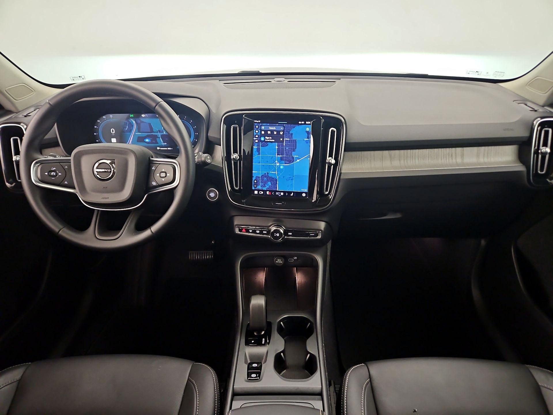 Thumbnail: 2025 Volvo XC40 - 9