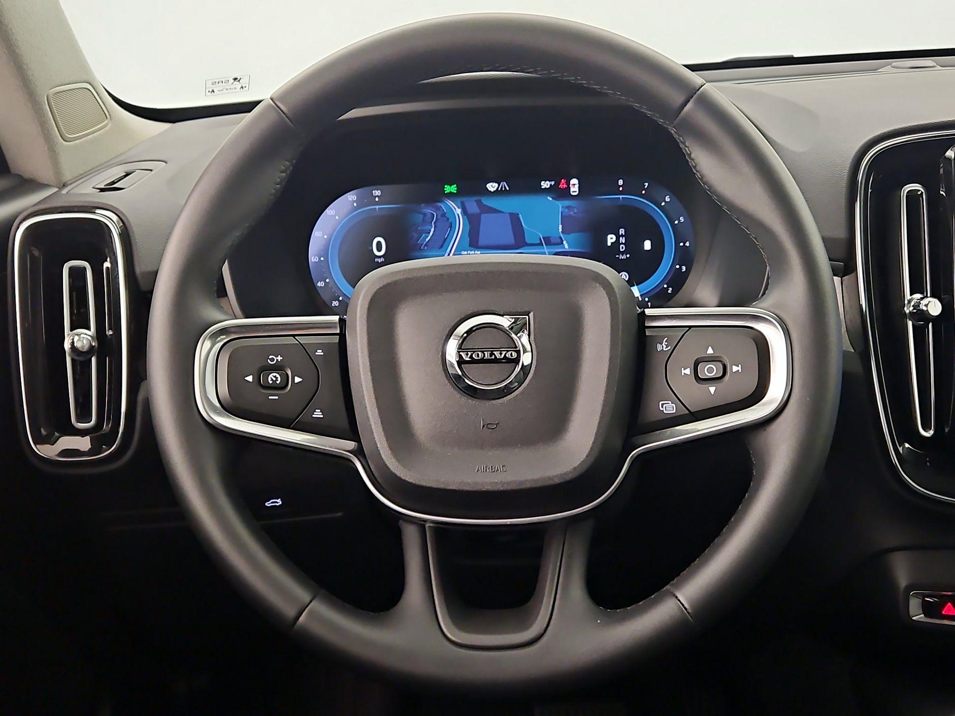 Thumbnail: 2025 Volvo XC40 - 10