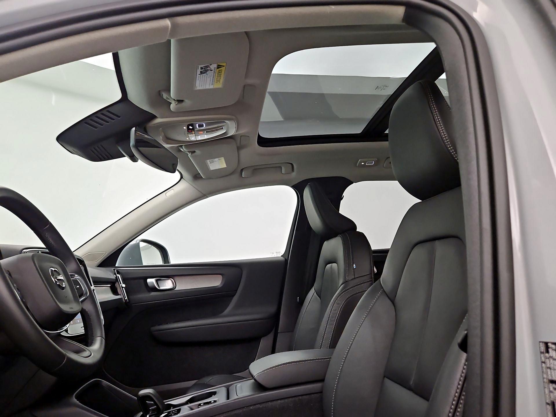 Thumbnail: 2025 Volvo XC40 - 19