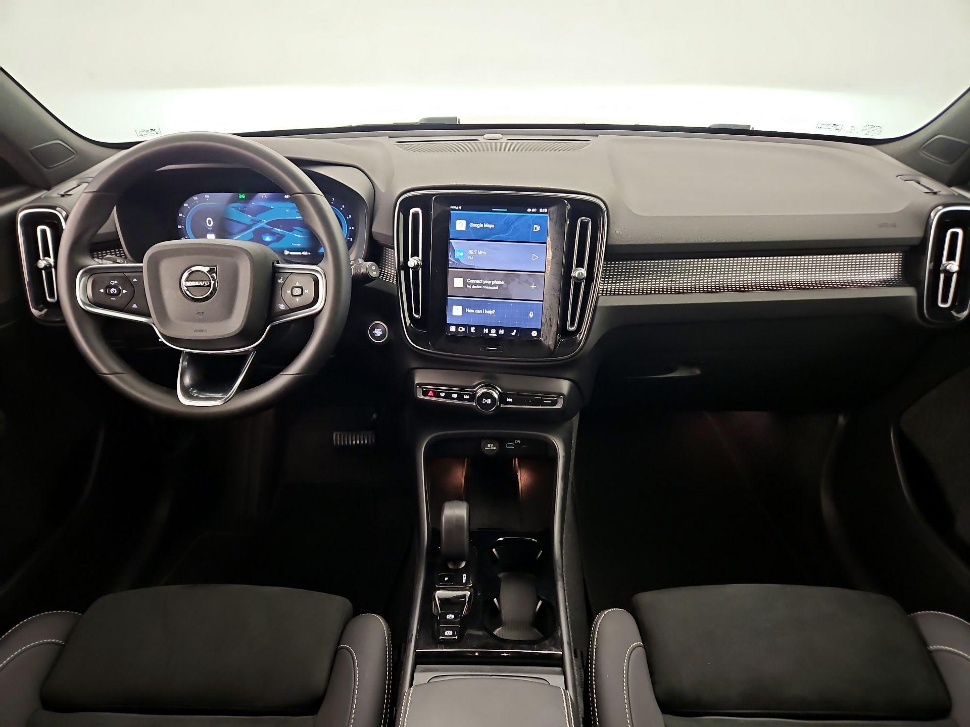 Thumbnail: 2025 Volvo XC40 - 9