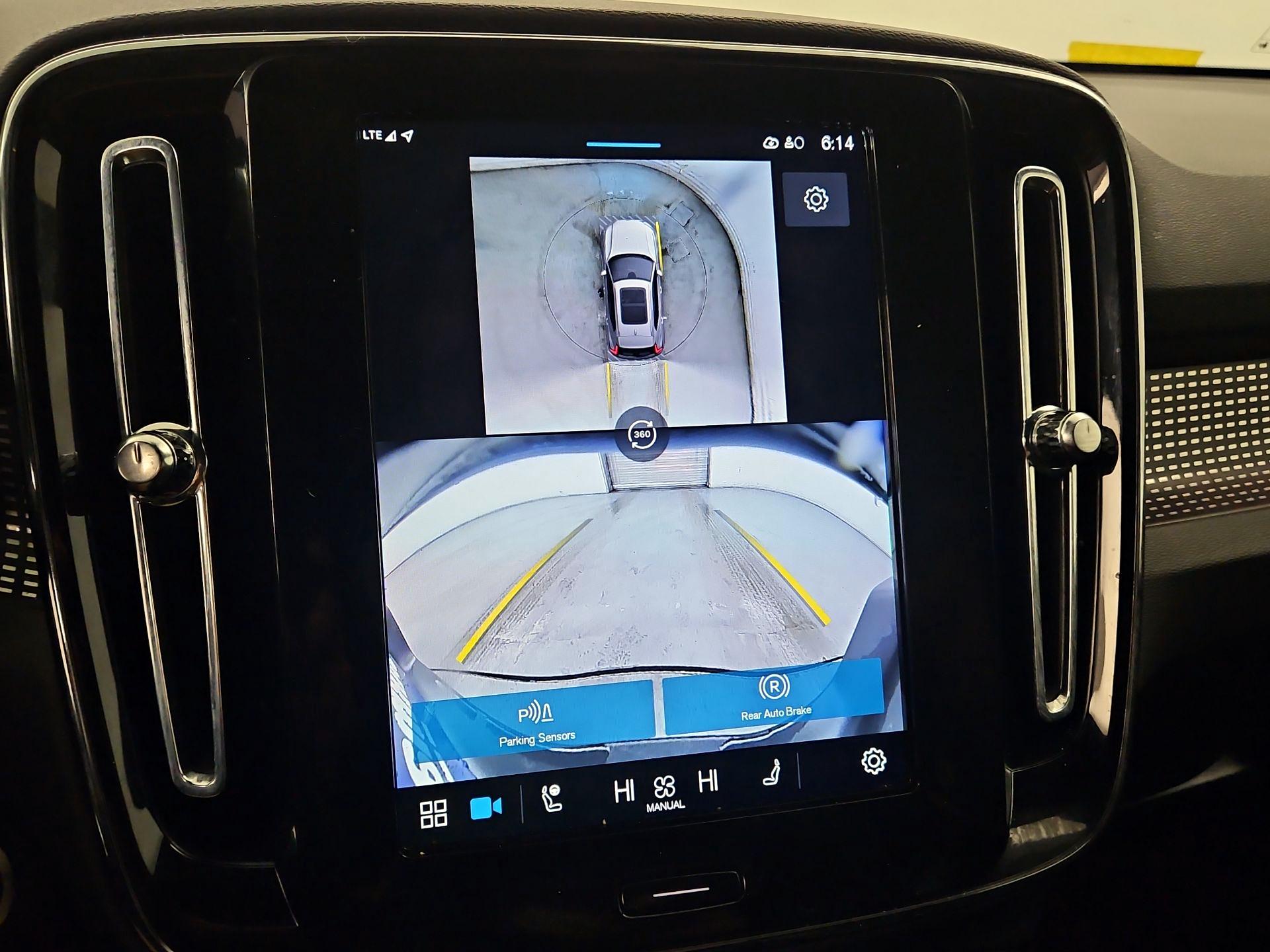 Thumbnail: 2025 Volvo XC40 - 14