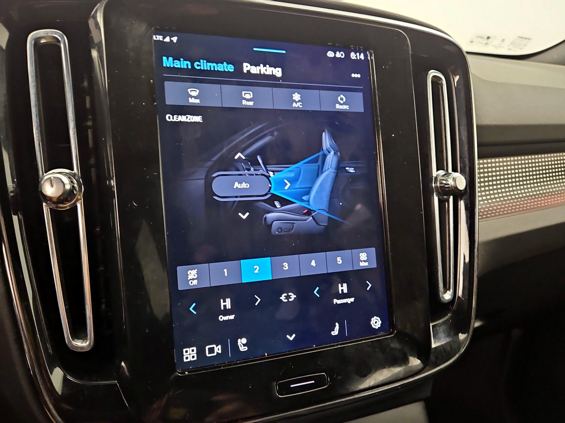 Thumbnail: 2025 Volvo XC40 - 16