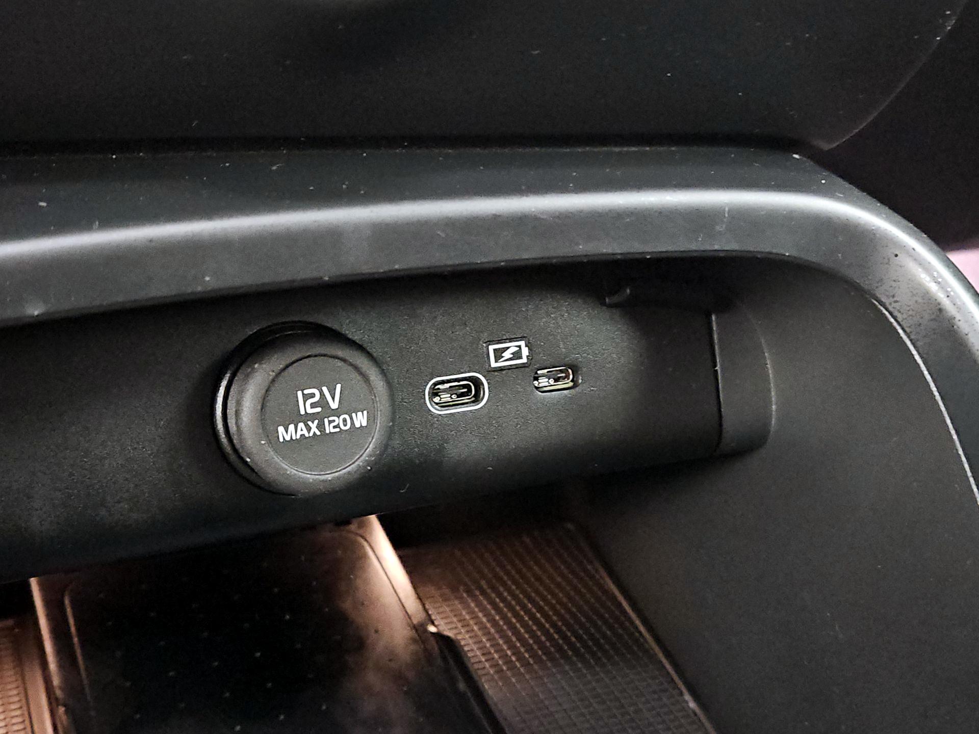 Thumbnail: 2025 Volvo XC40 - 18