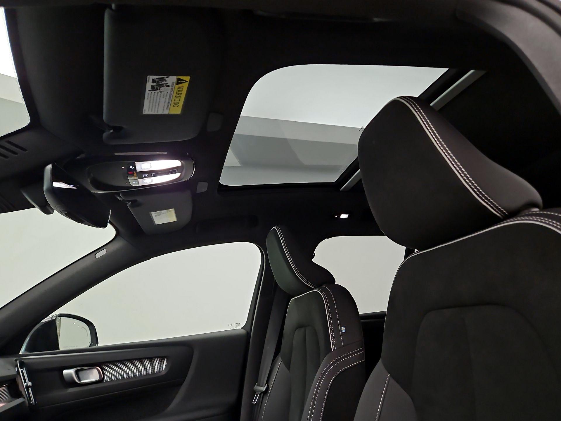 Thumbnail: 2025 Volvo XC40 - 19