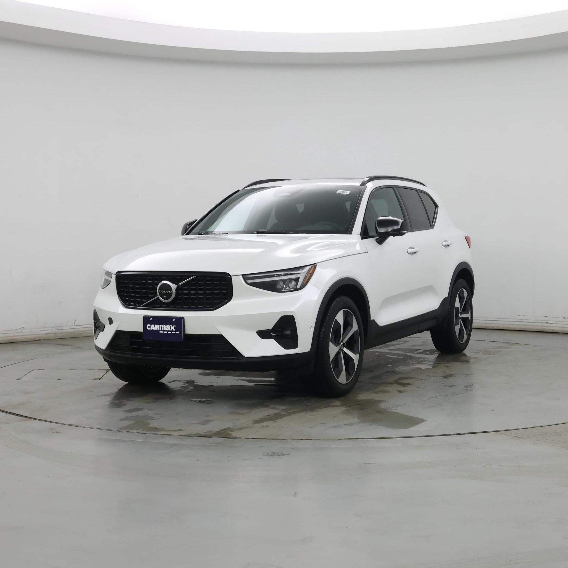 Thumbnail: 2025 Volvo XC40 - 4