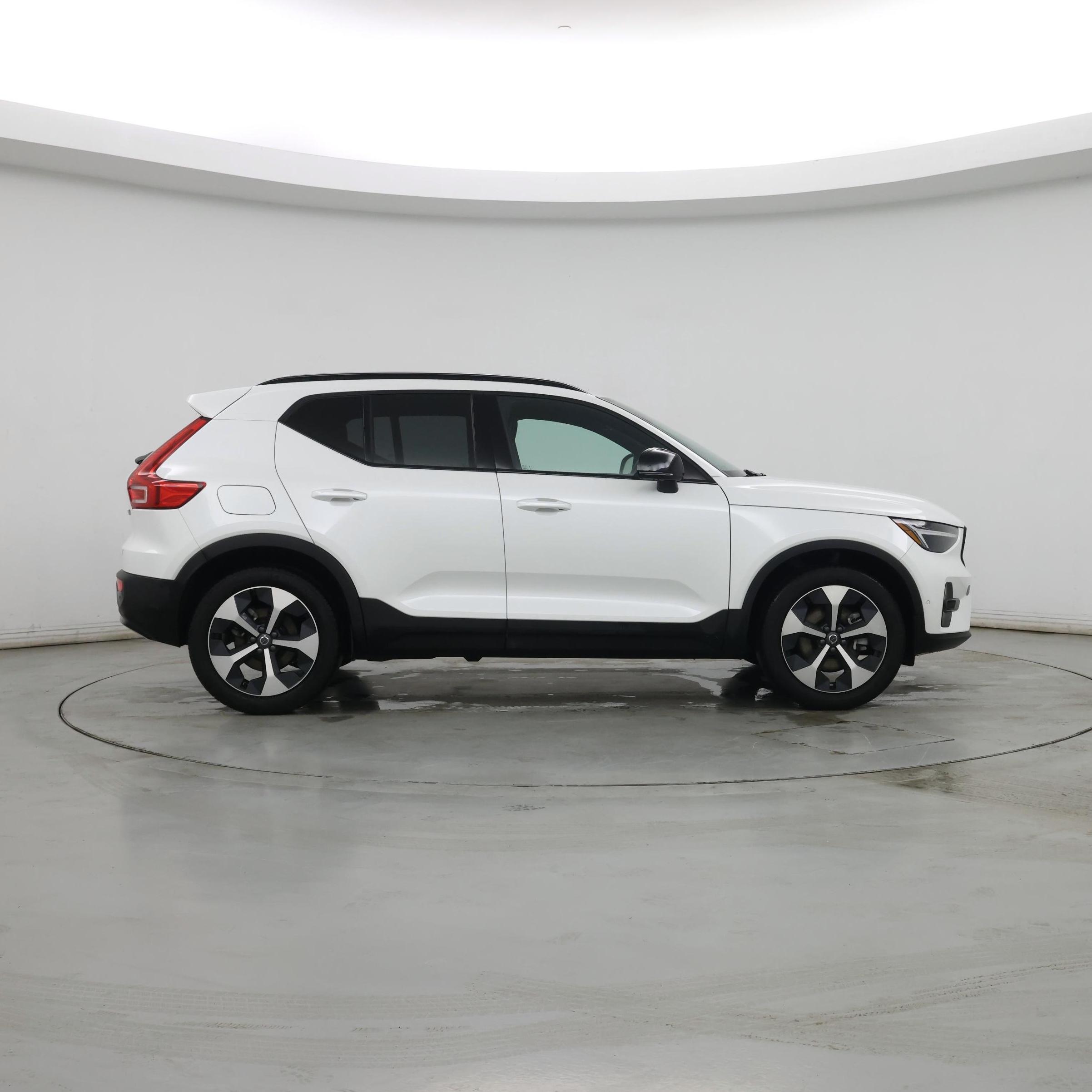 Thumbnail: 2025 Volvo XC40 - 7