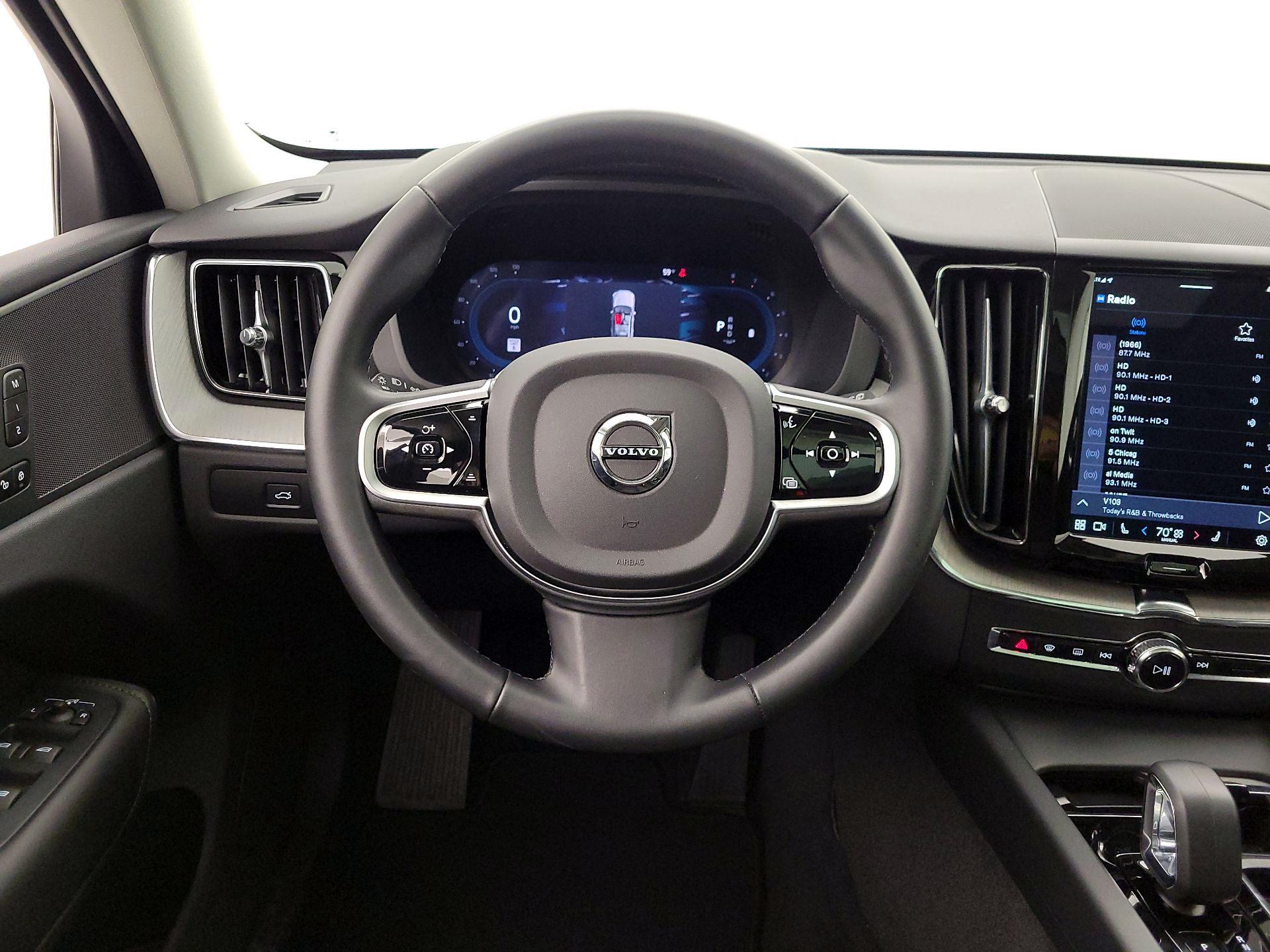 Thumbnail: 2025 Volvo XC60 - 10